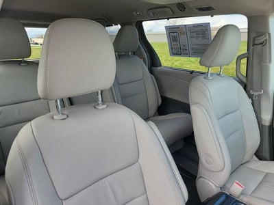 2019 Toyota Sienna XLE Auto Access Seat