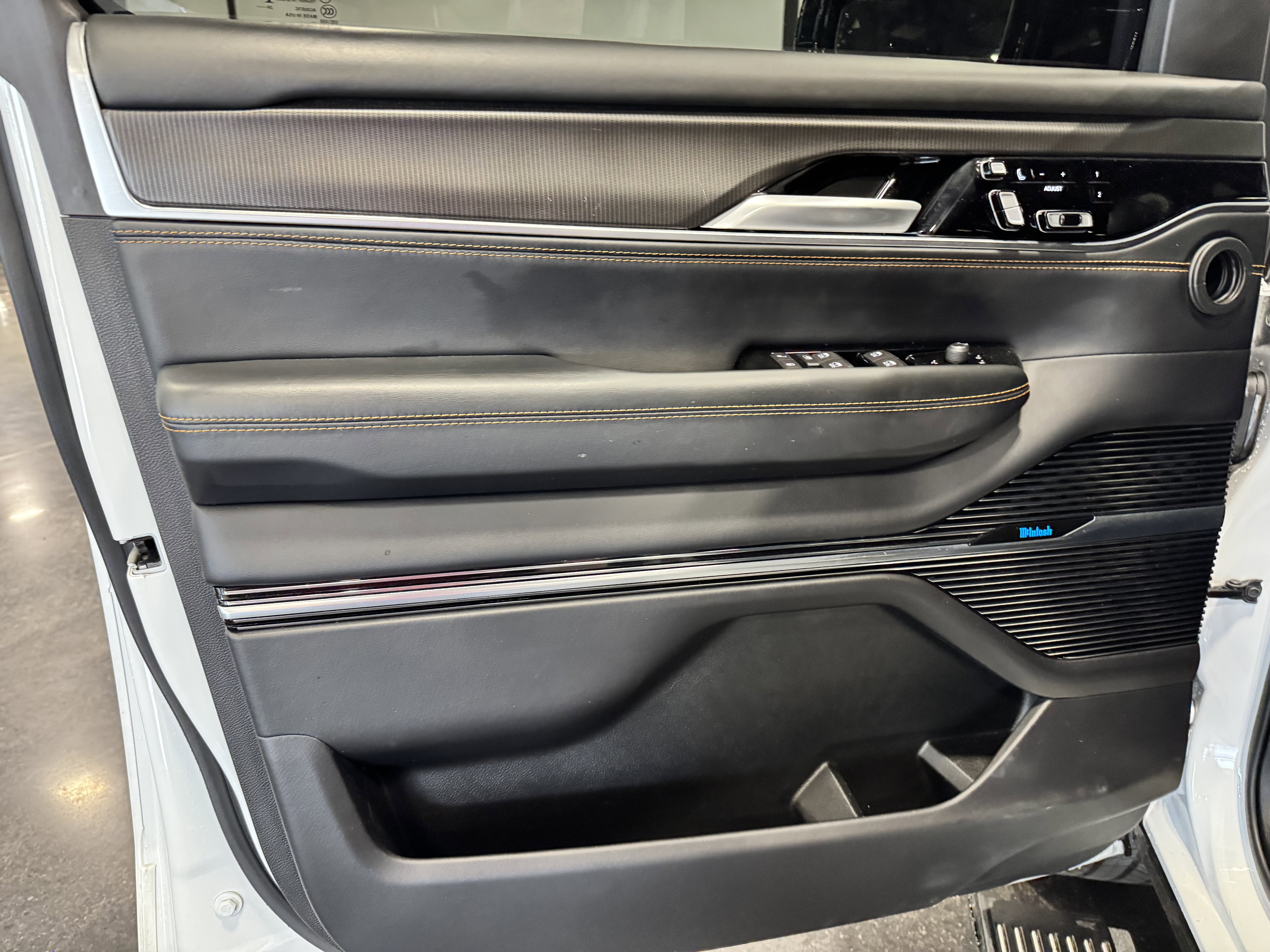 2025 Jeep Grand Wagoneer L Series III Obsidian