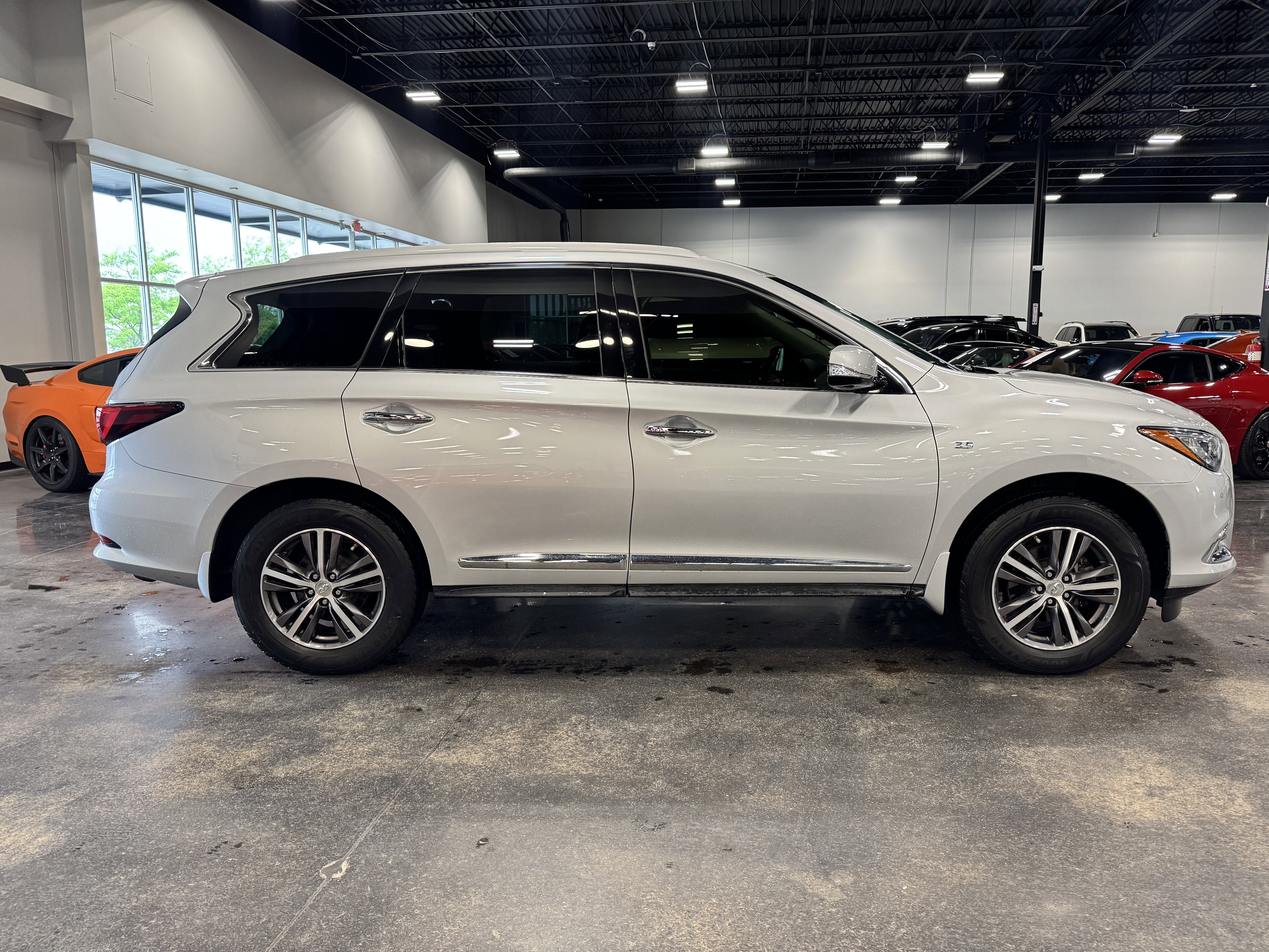 2017 INFINITI QX60 Base