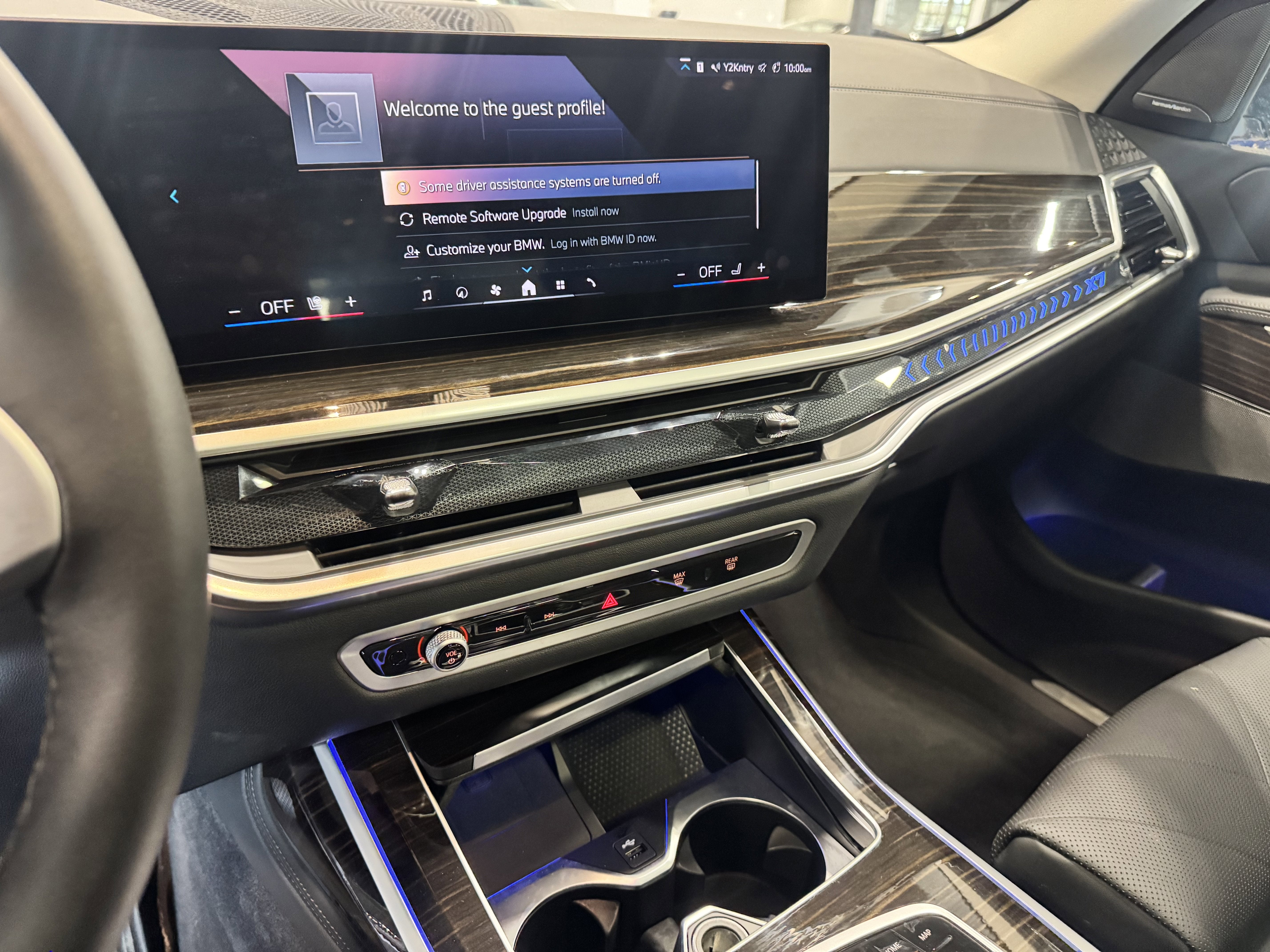 2025 BMW X7 xDrive40i