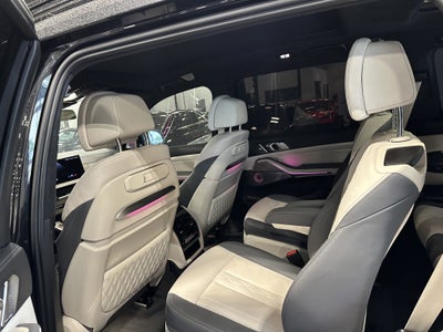 2023 BMW X7 M60i