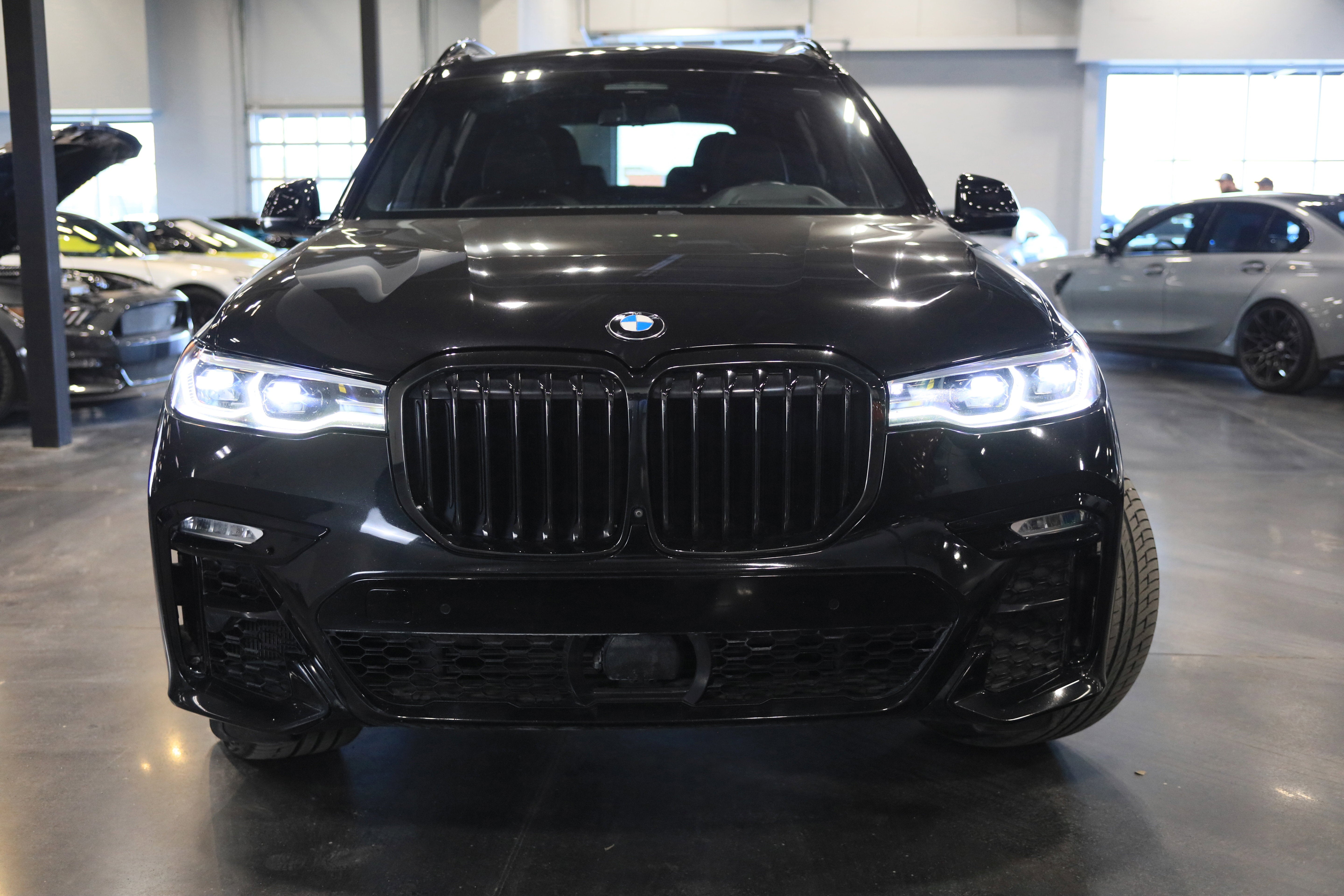 2022 BMW X7 M50i