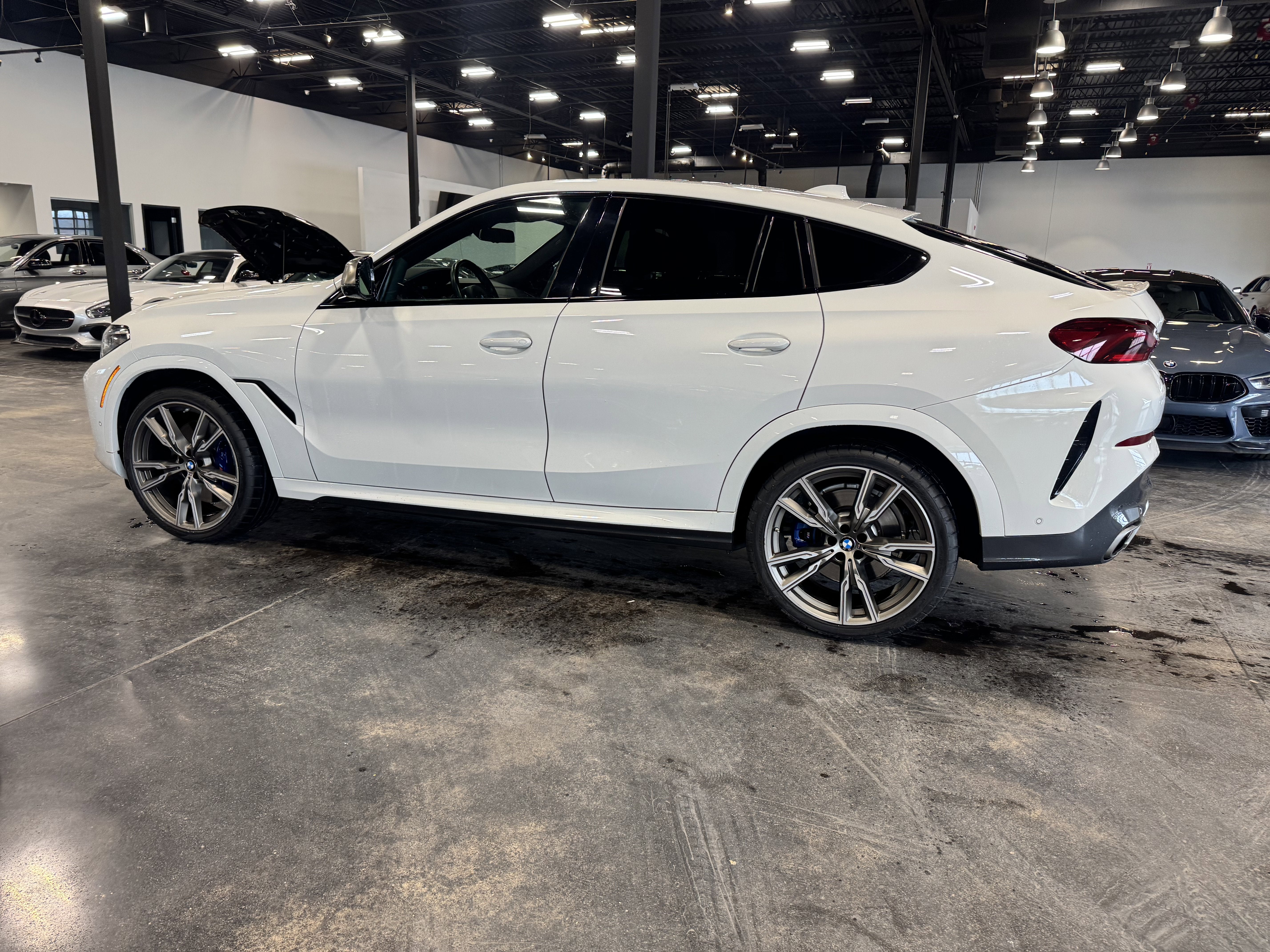 2022 BMW X6 M50i