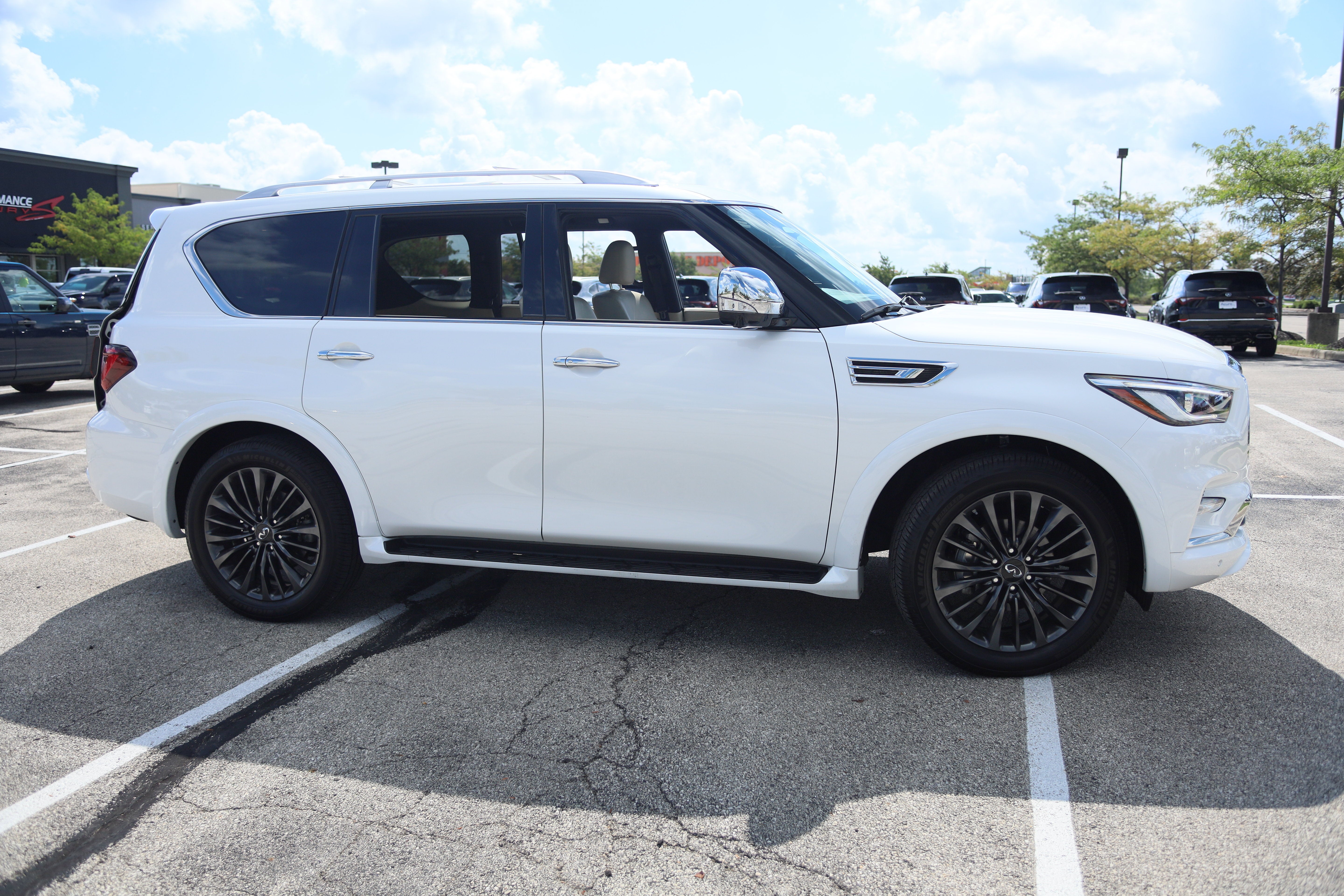 2024 INFINITI QX80 SENSORY