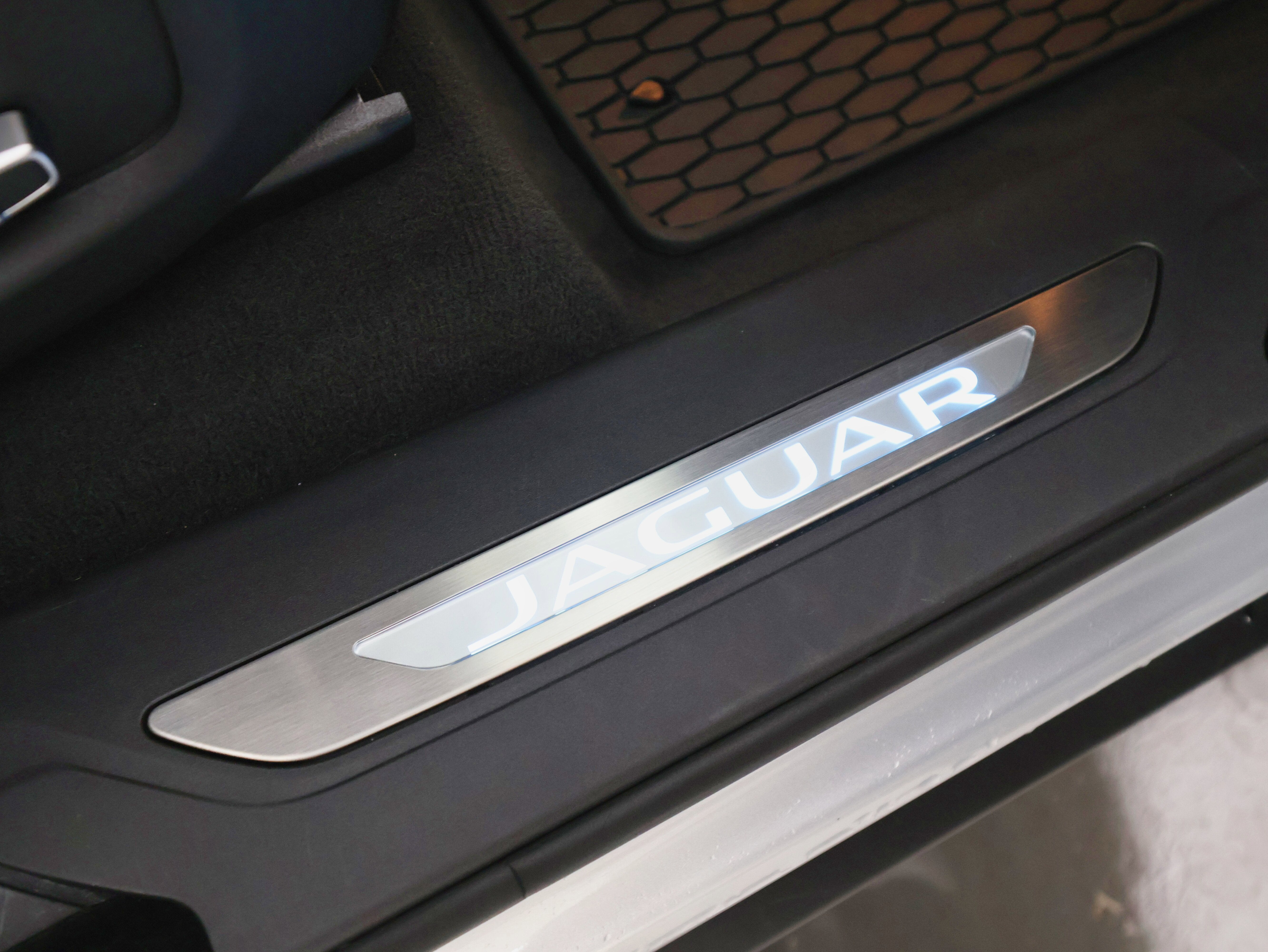 2020 Jaguar F-PACE SVR