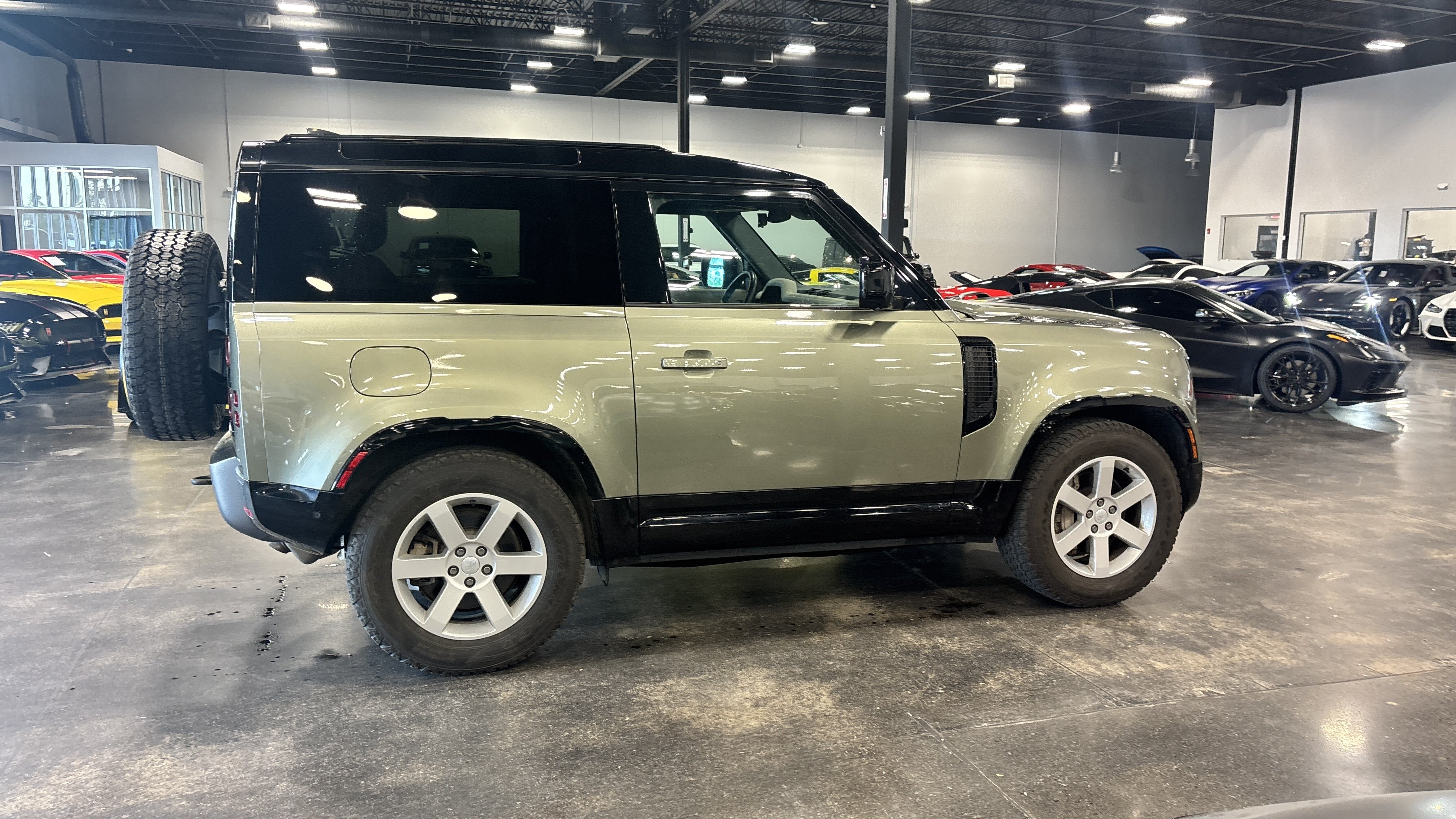 2023 Land Rover Defender X-Dynamic SE