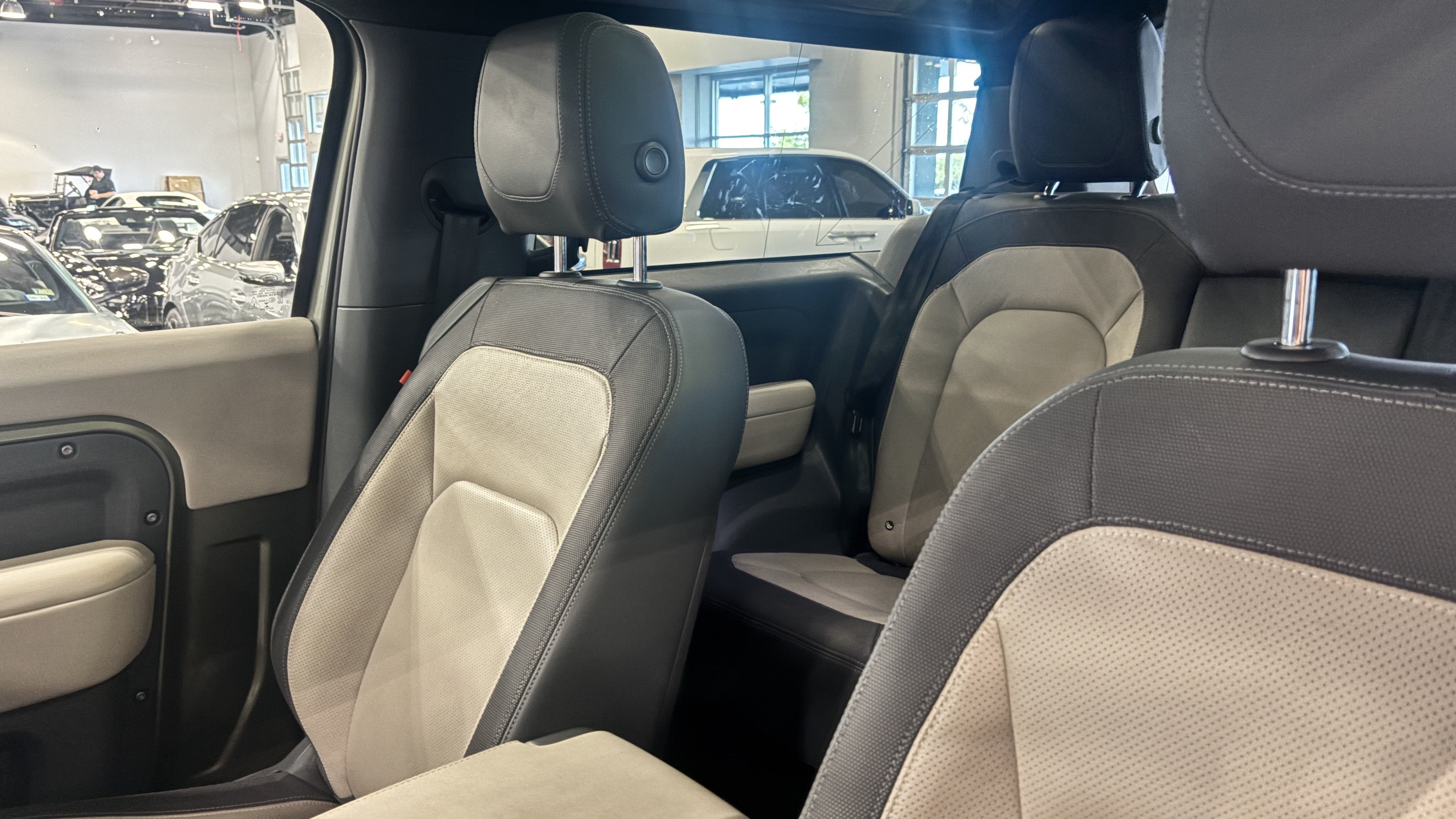 2023 Land Rover Defender X-Dynamic SE