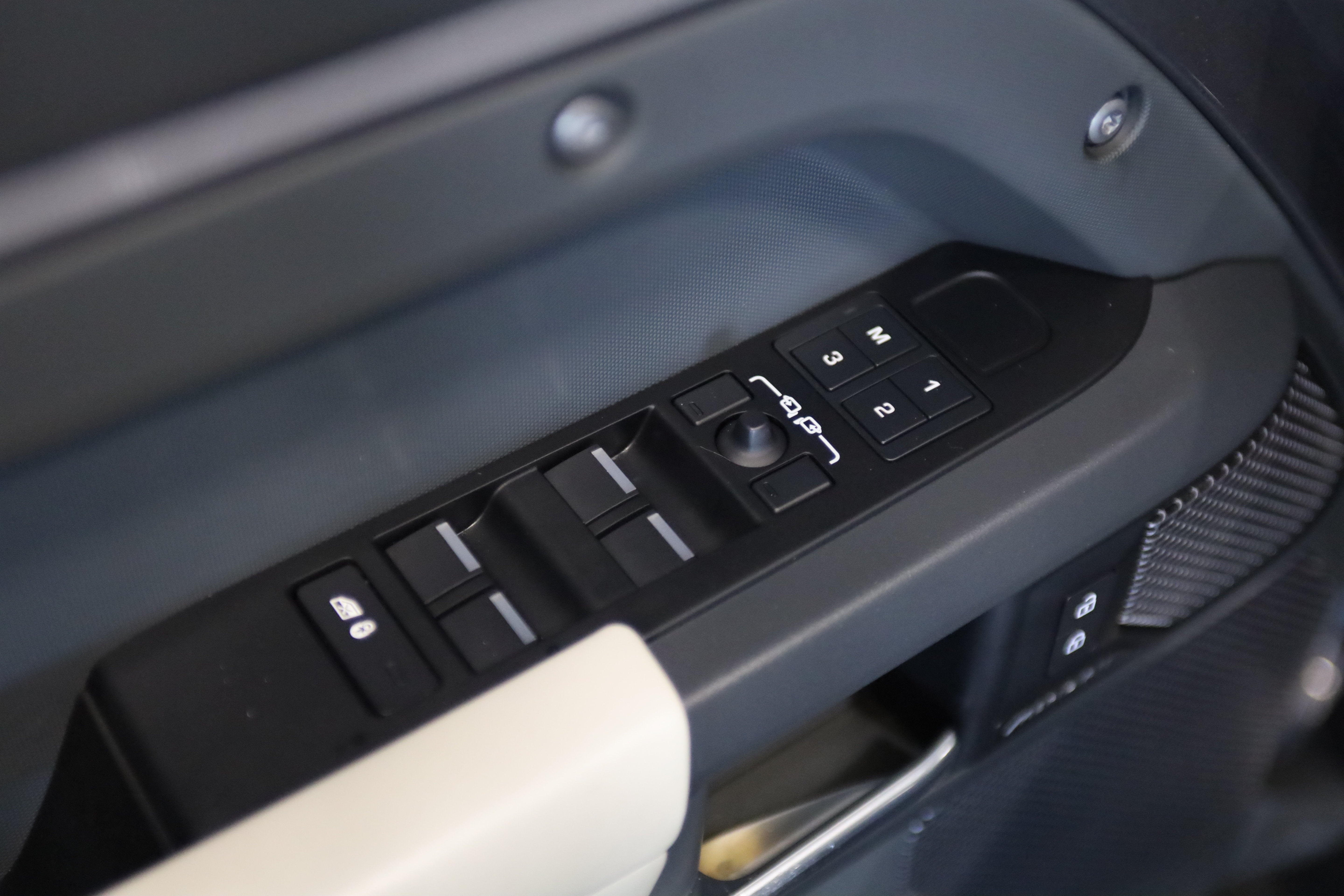 2023 Land Rover Defender X-Dynamic SE