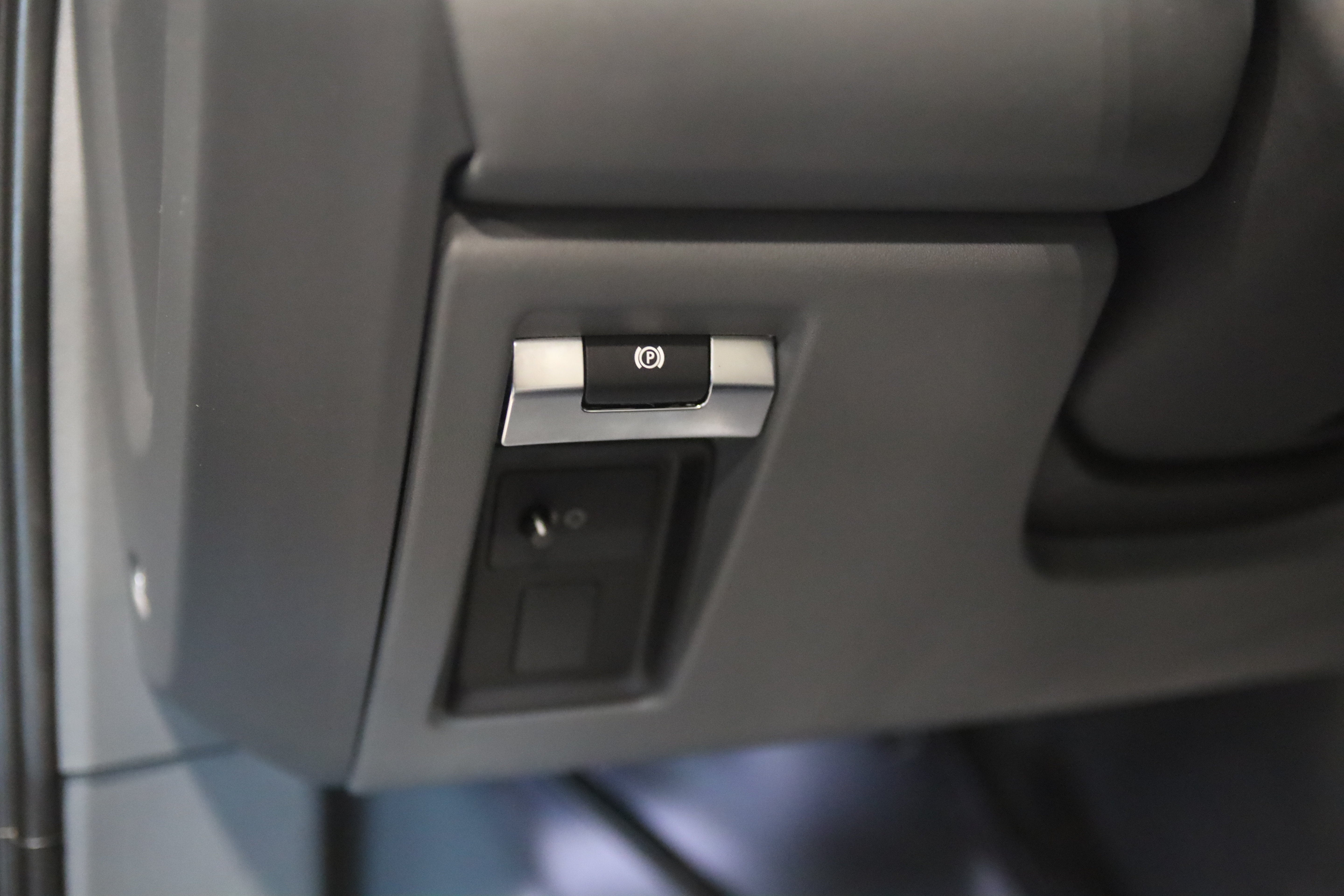 2023 Land Rover Defender X-Dynamic SE