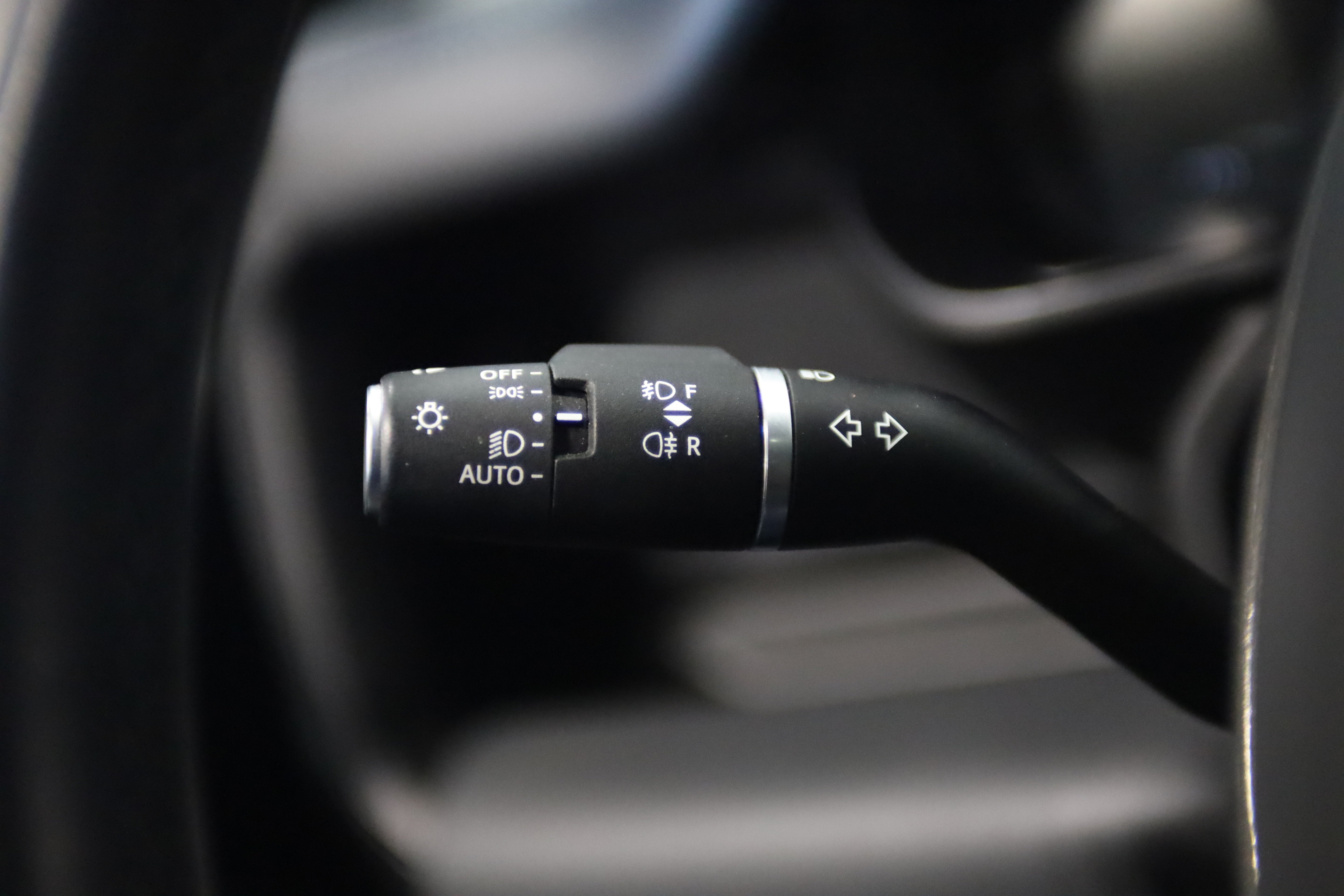2023 Land Rover Defender X-Dynamic SE