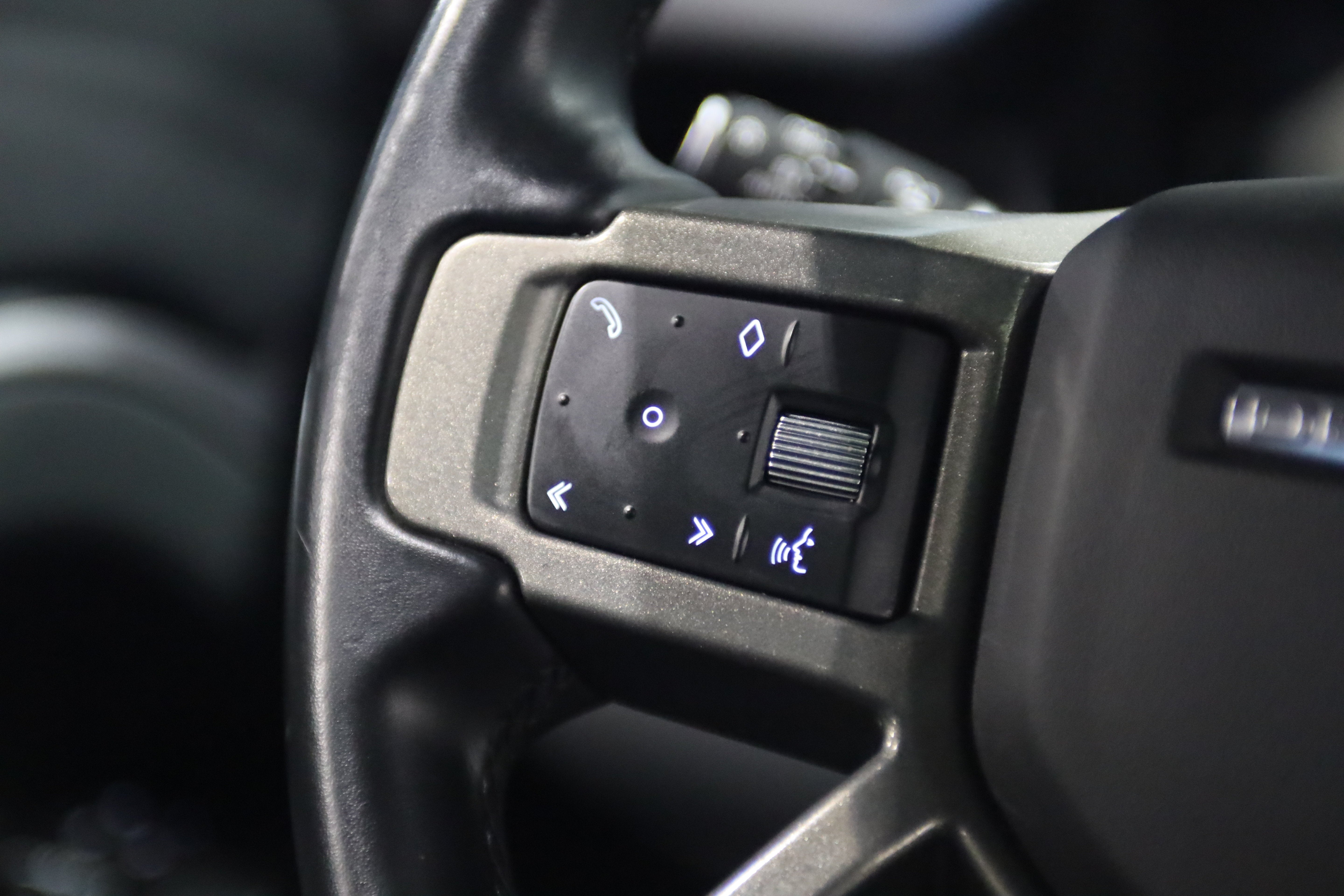 2023 Land Rover Defender X-Dynamic SE
