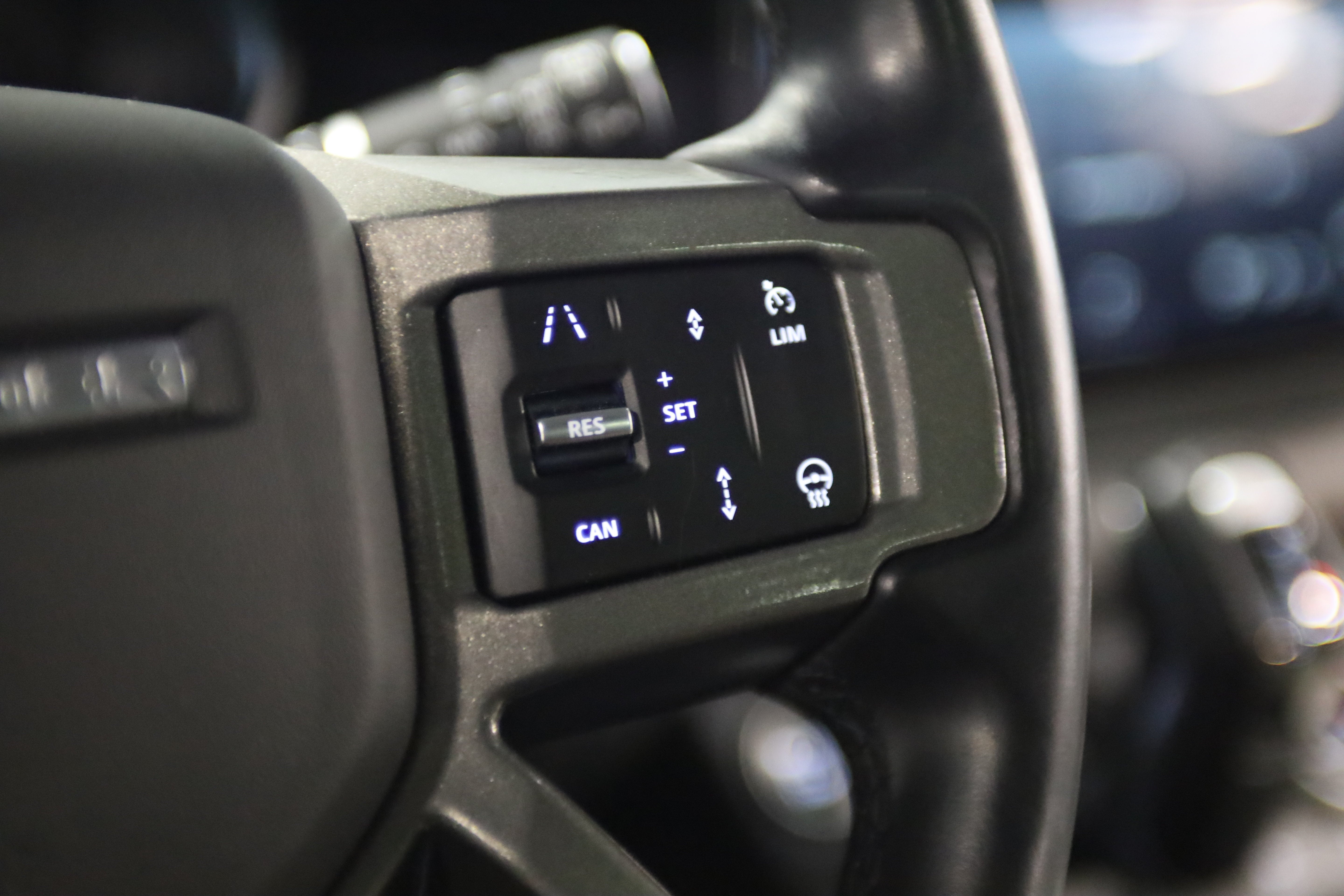 2023 Land Rover Defender X-Dynamic SE