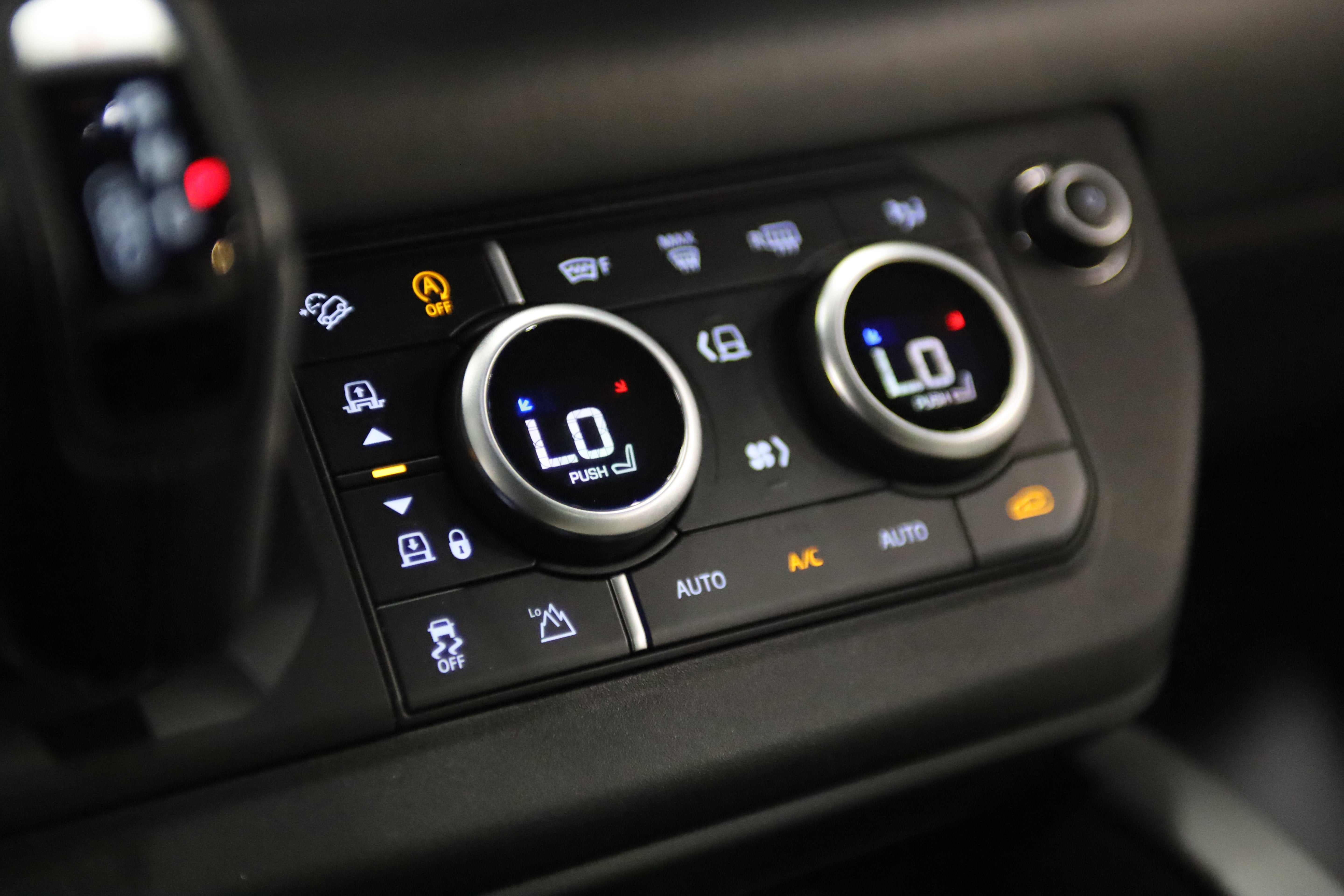 2023 Land Rover Defender X-Dynamic SE