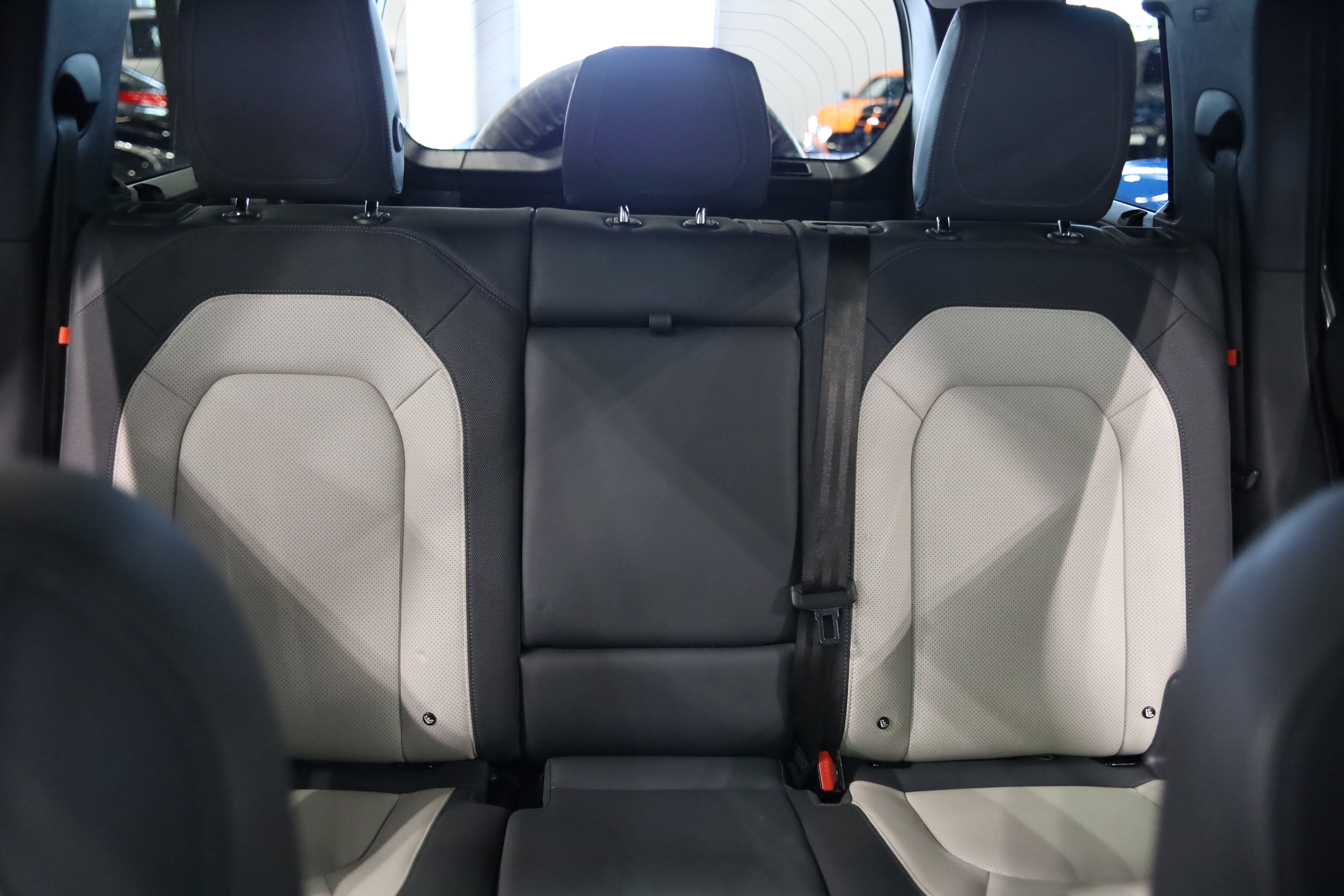 2023 Land Rover Defender X-Dynamic SE