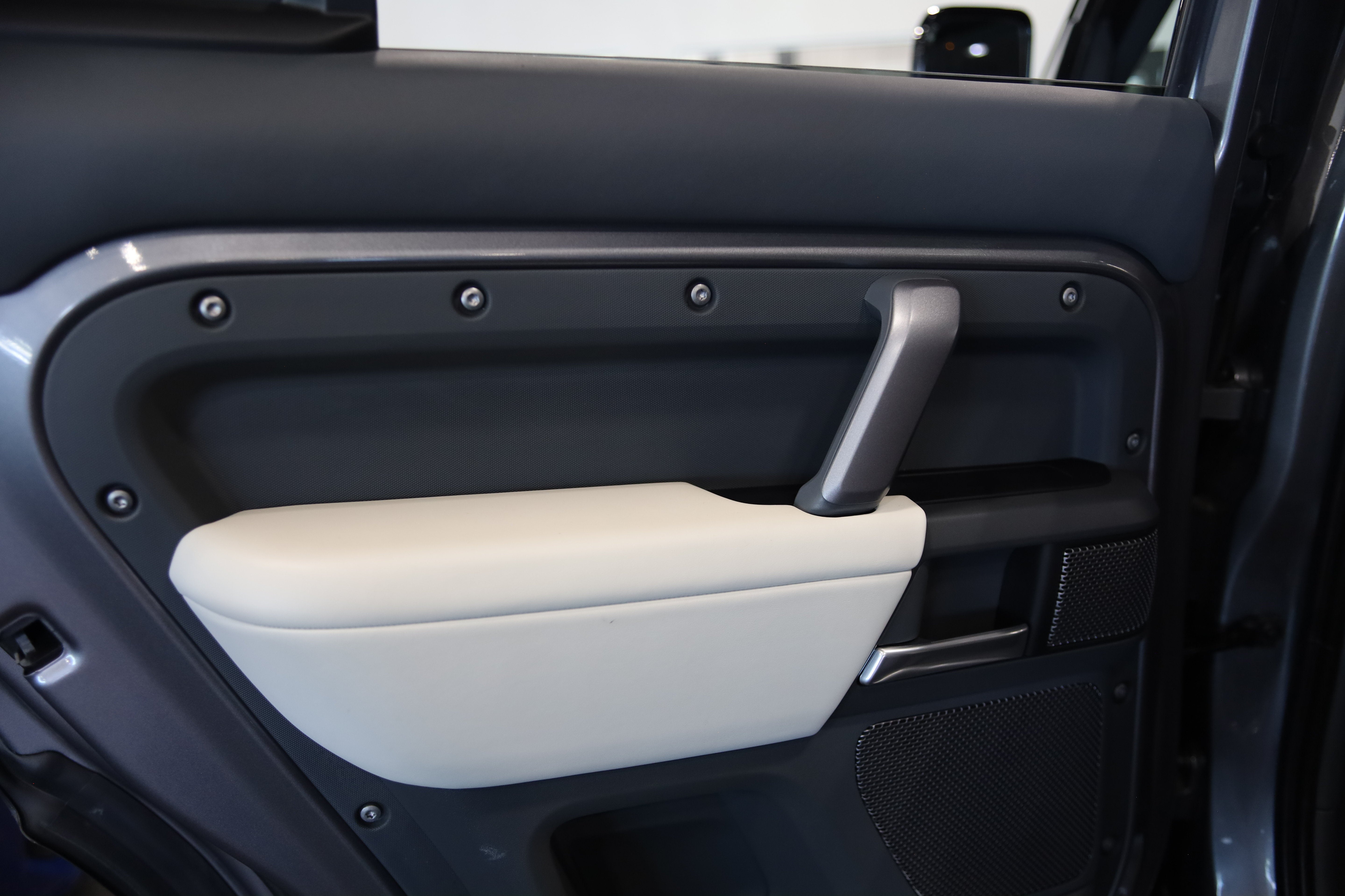 2023 Land Rover Defender X-Dynamic SE