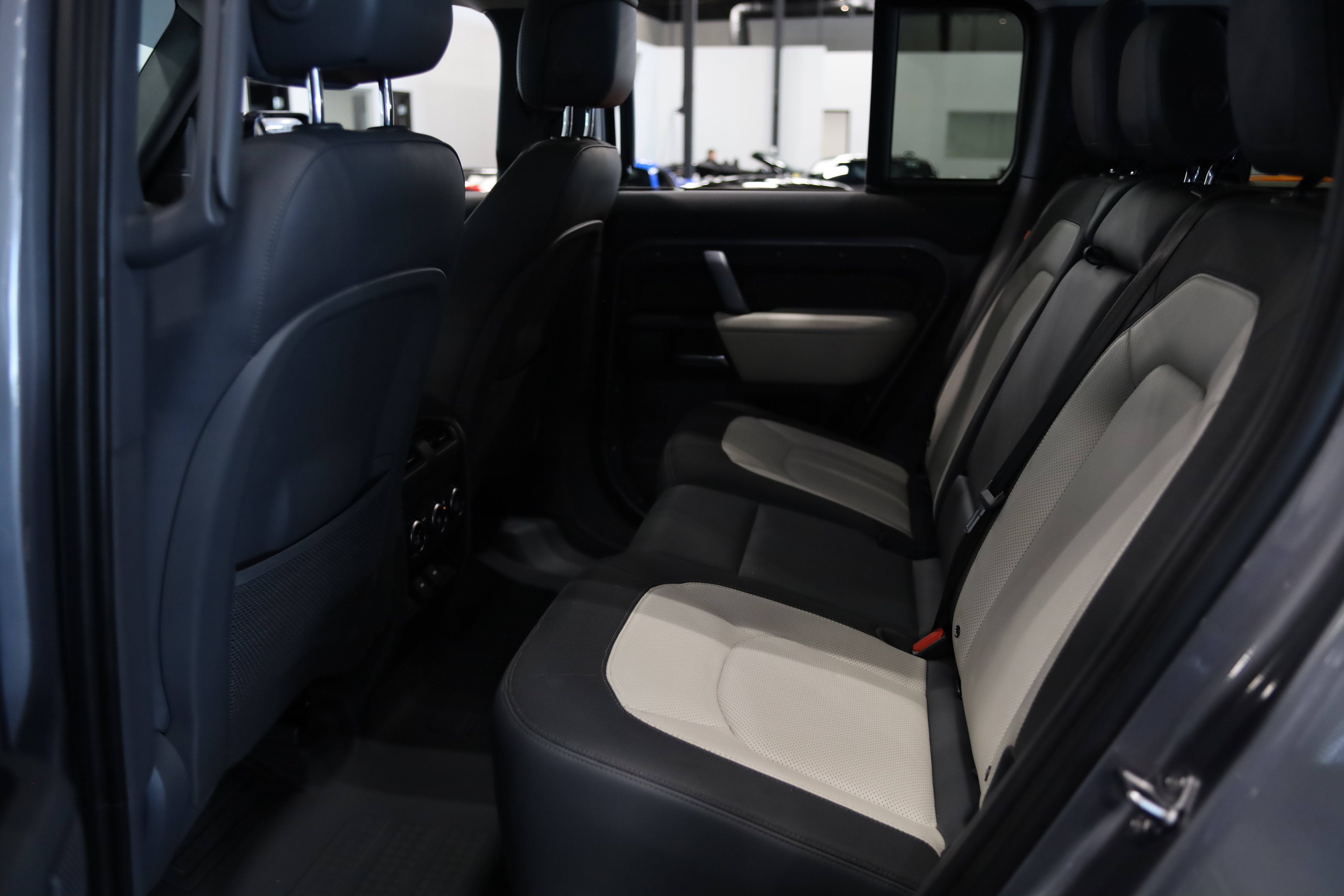 2023 Land Rover Defender X-Dynamic SE