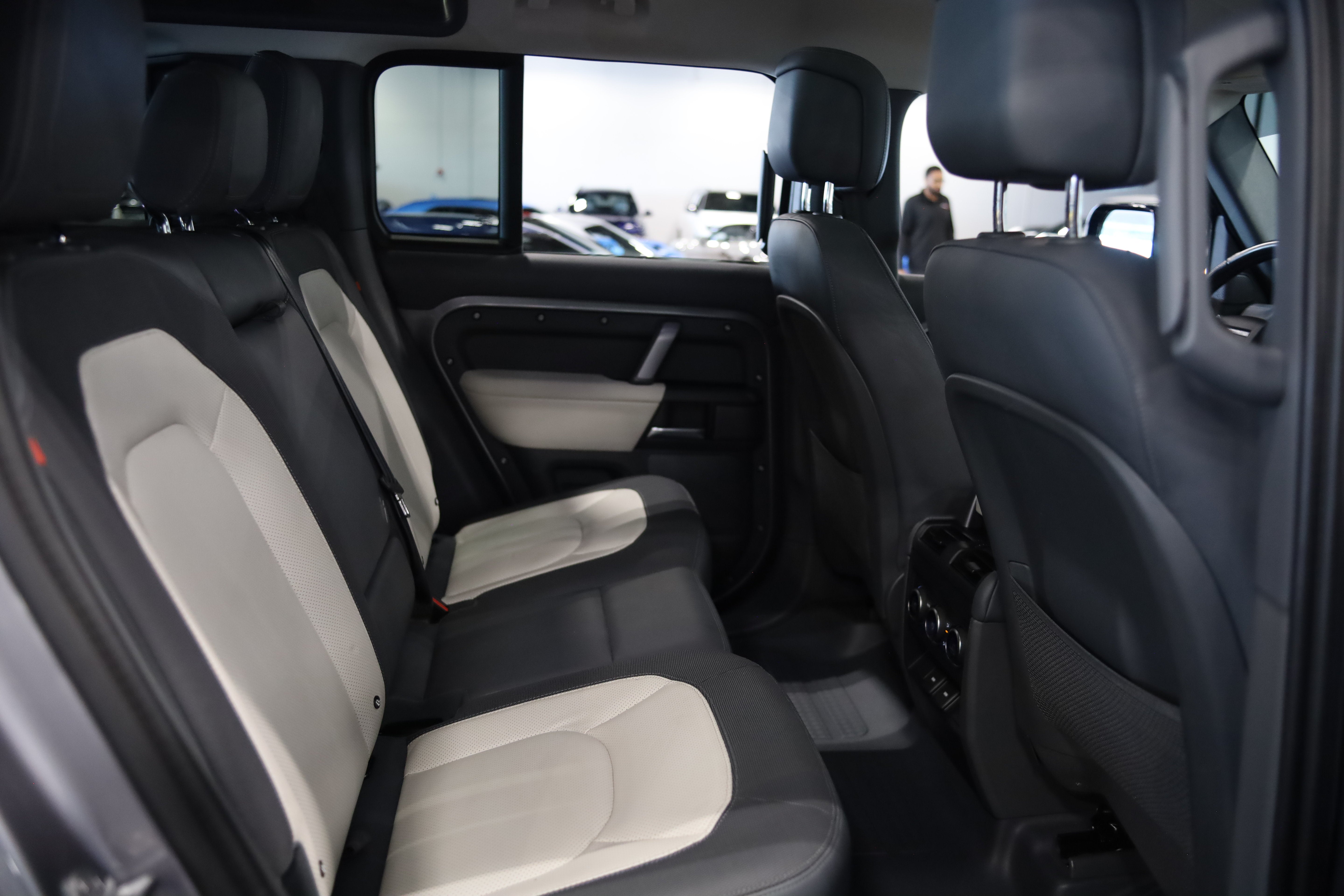 2023 Land Rover Defender X-Dynamic SE