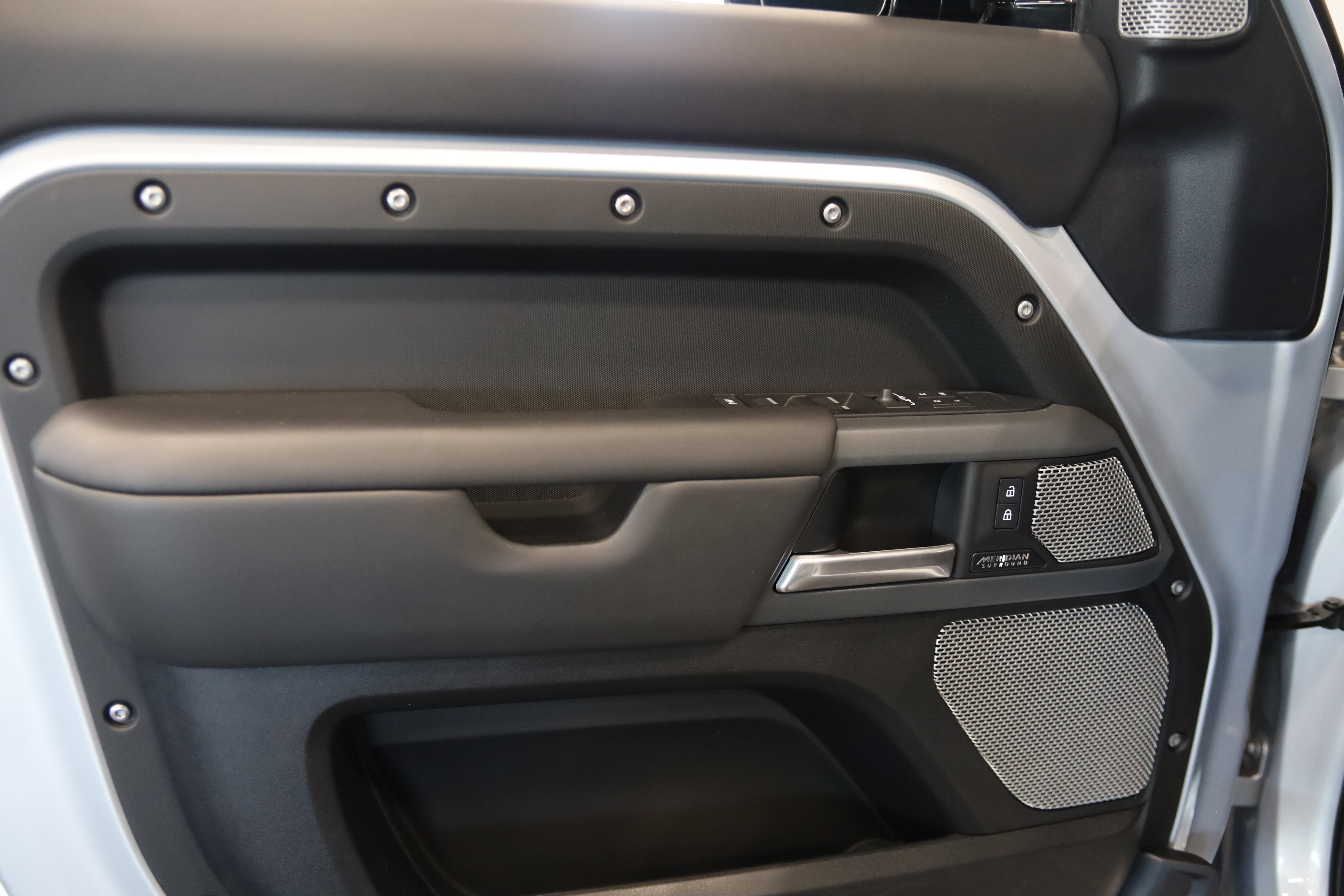 2024 Land Rover Defender X-Dynamic SE