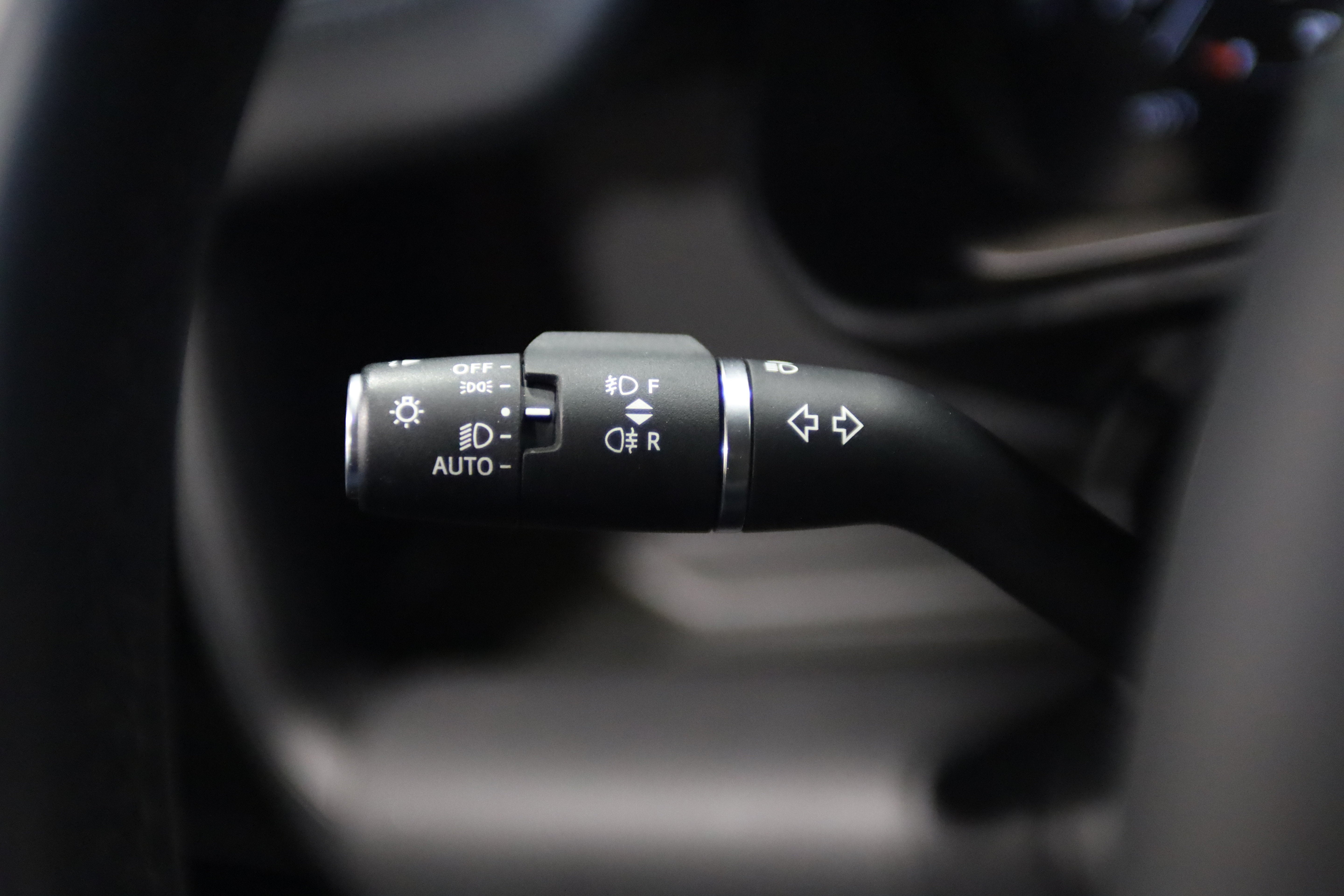 2024 Land Rover Defender X-Dynamic SE