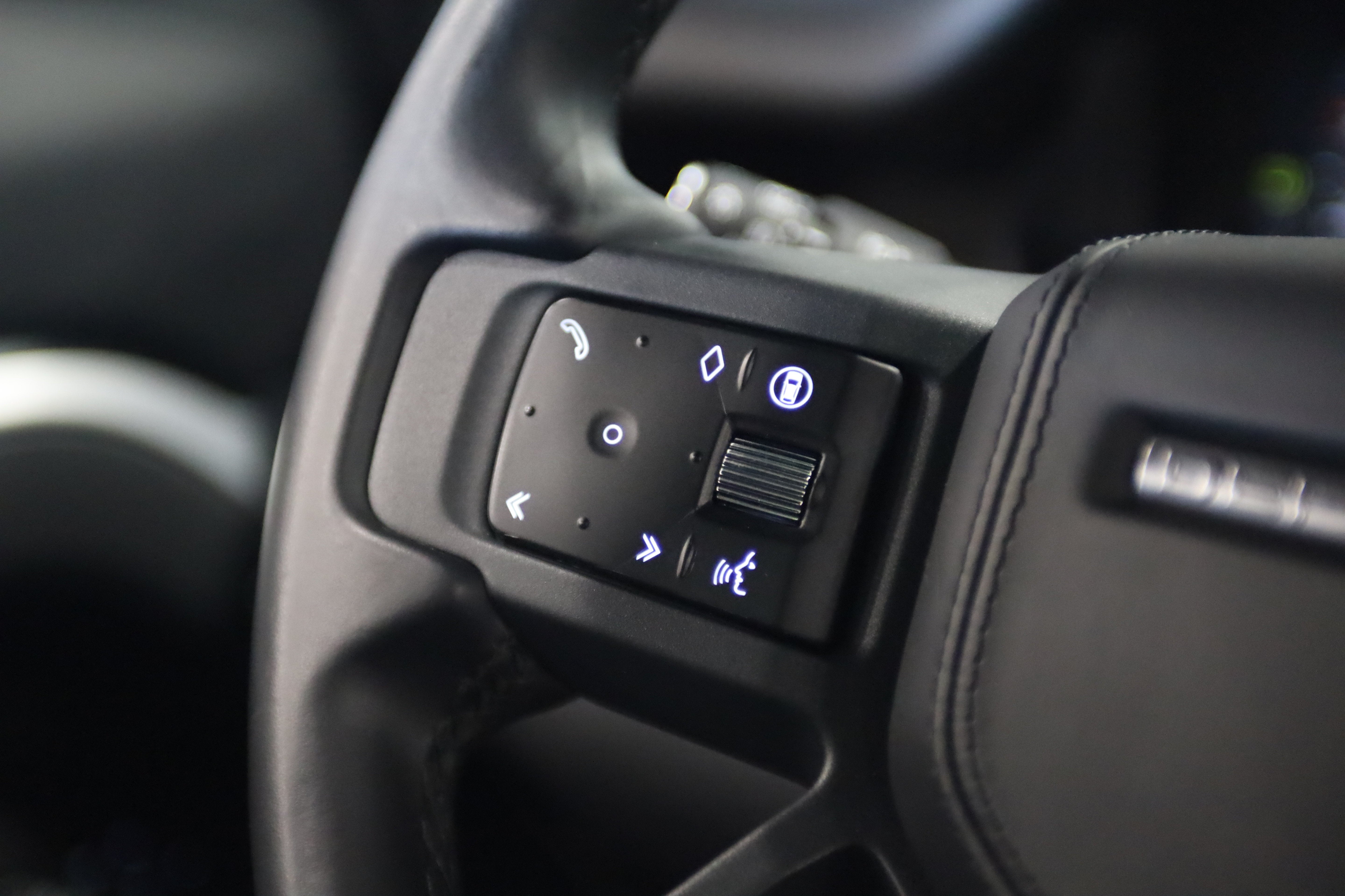 2024 Land Rover Defender X-Dynamic SE