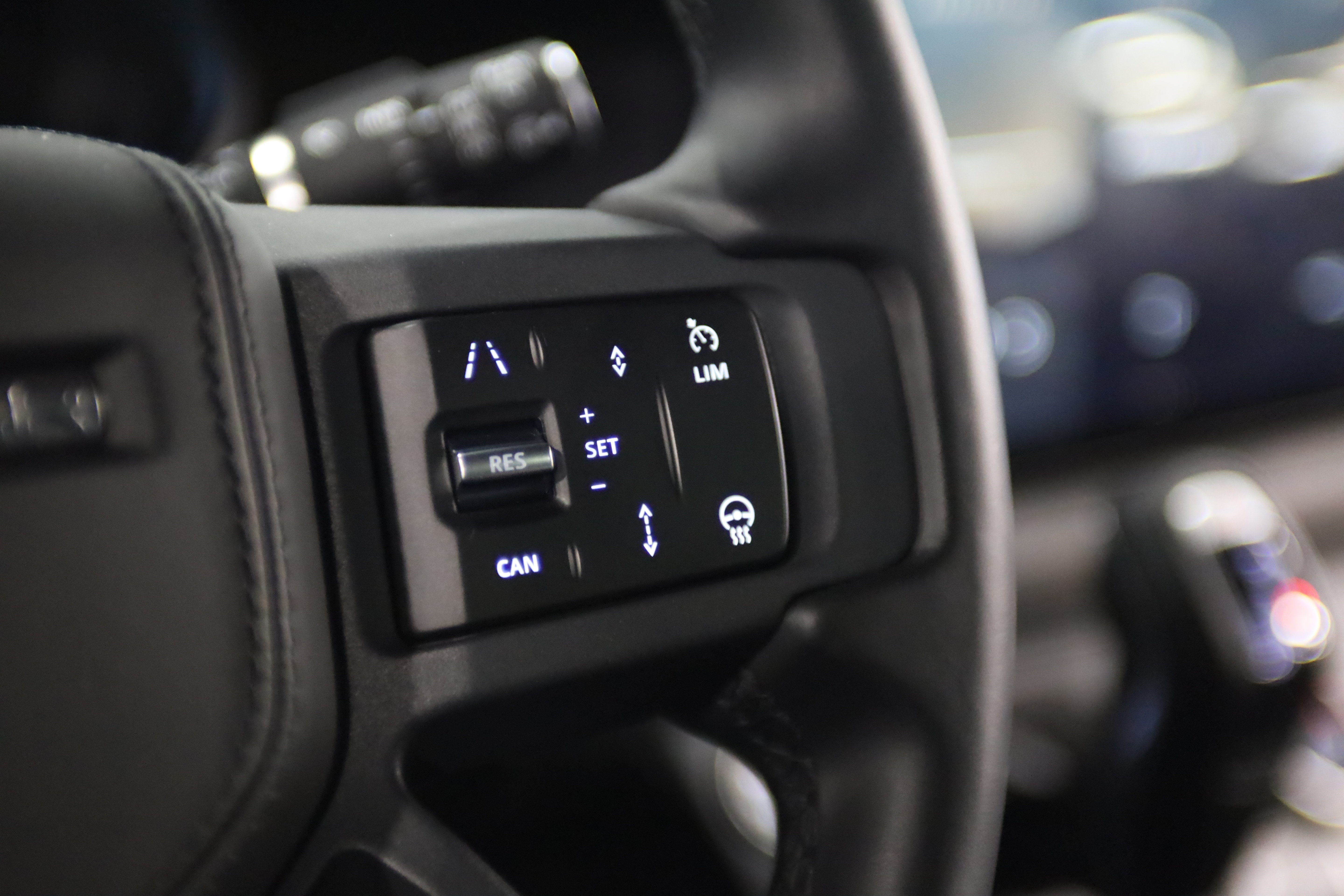 2024 Land Rover Defender X-Dynamic SE