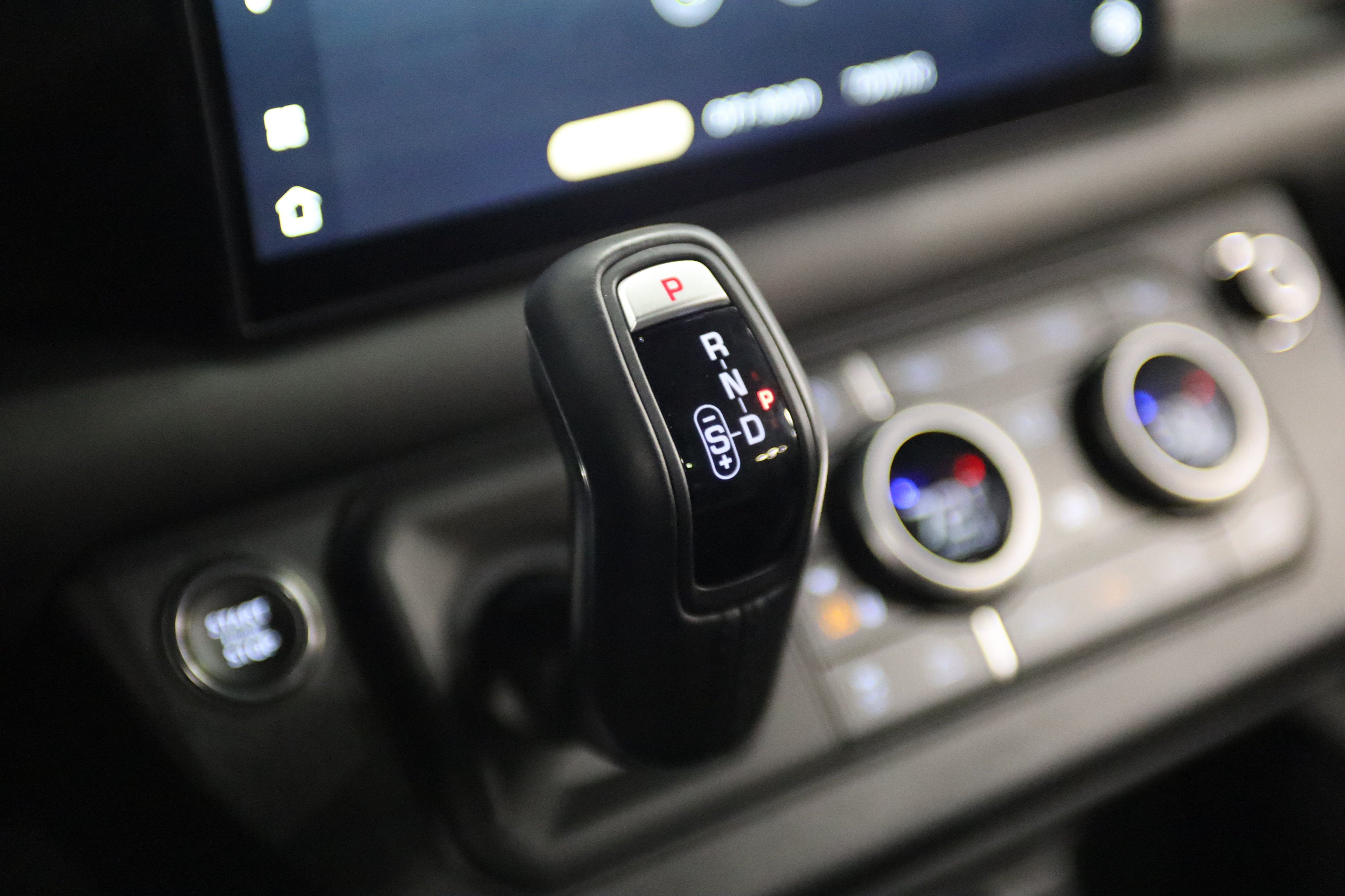 2024 Land Rover Defender X-Dynamic SE