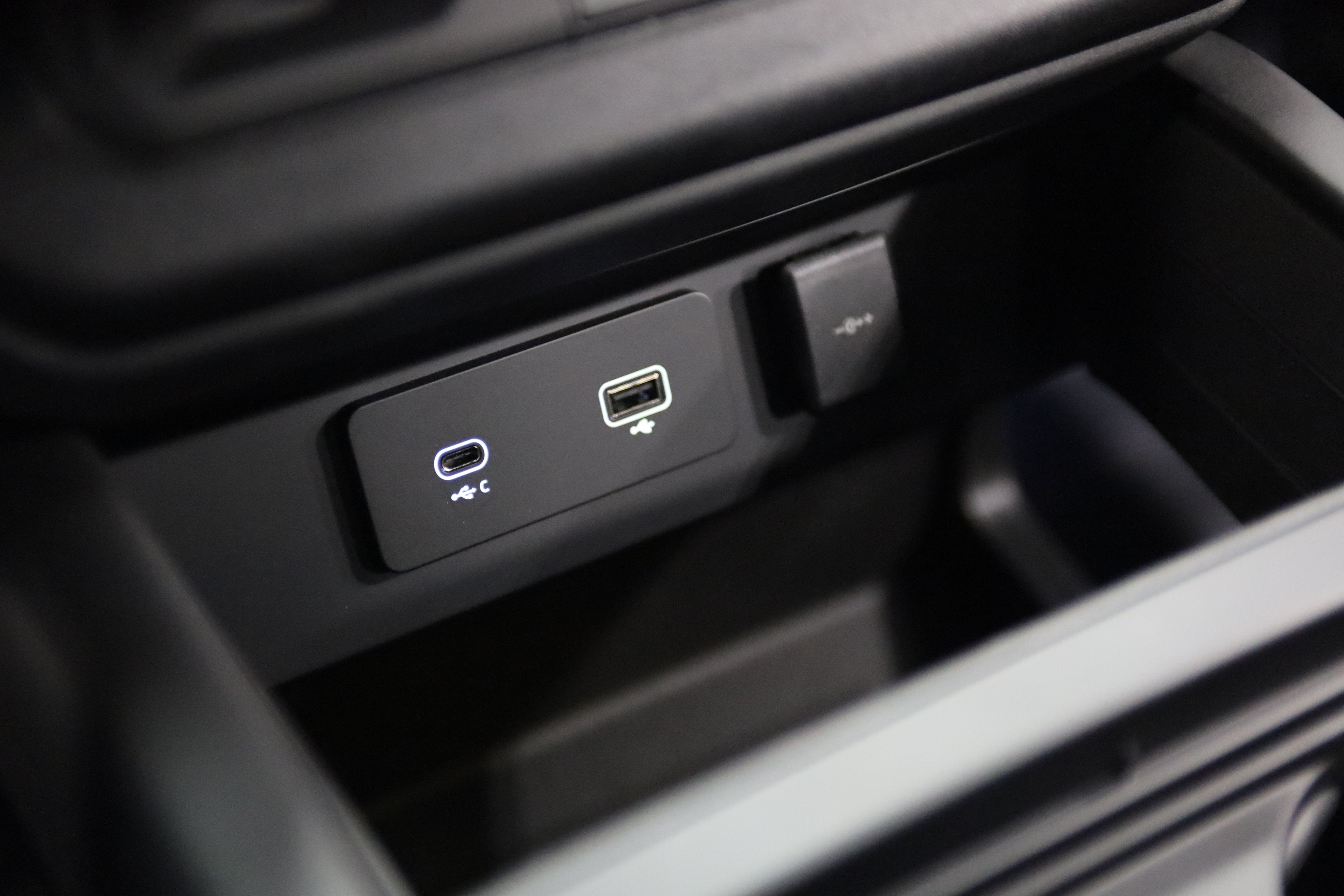 2024 Land Rover Defender X-Dynamic SE