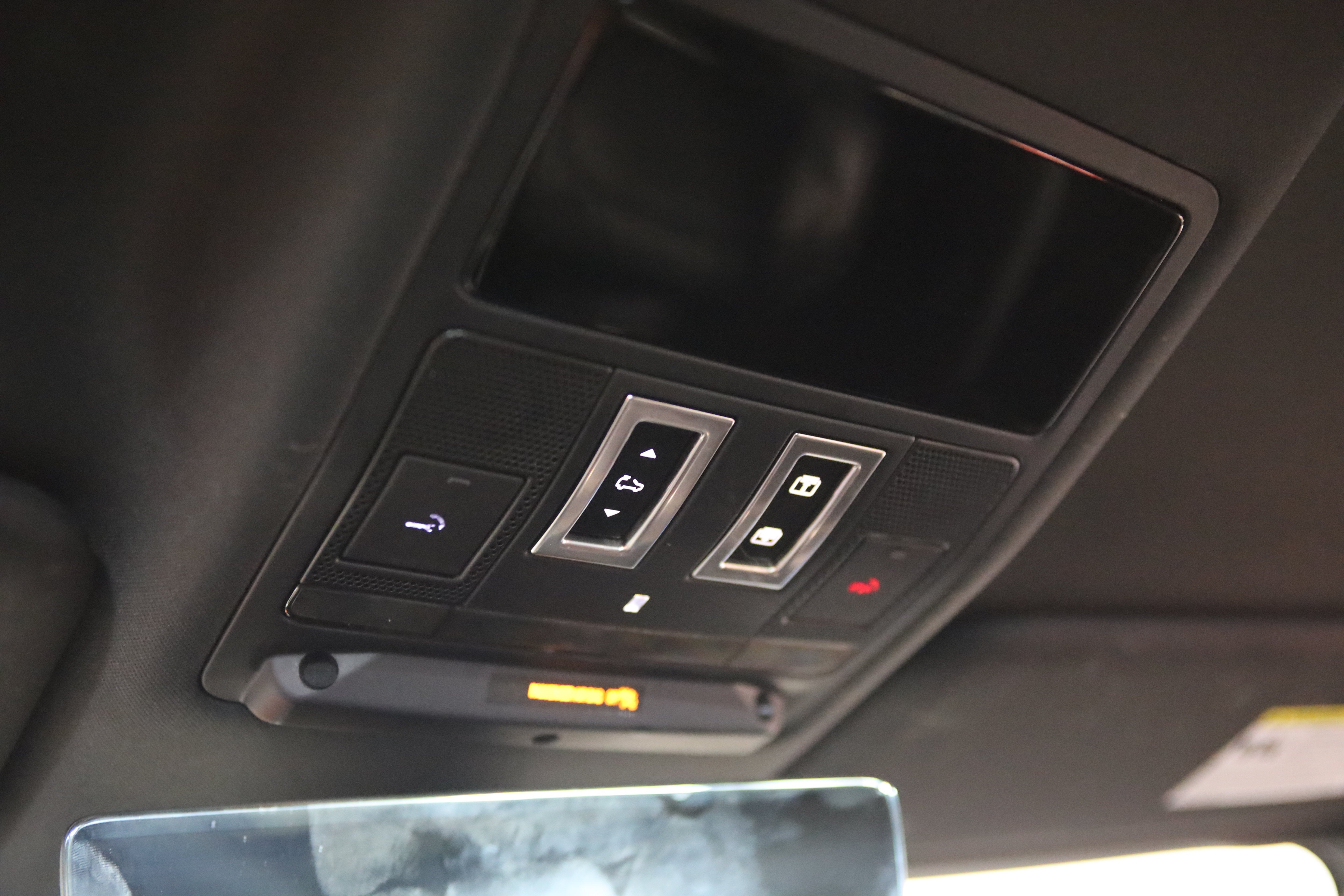 2024 Land Rover Defender X-Dynamic SE