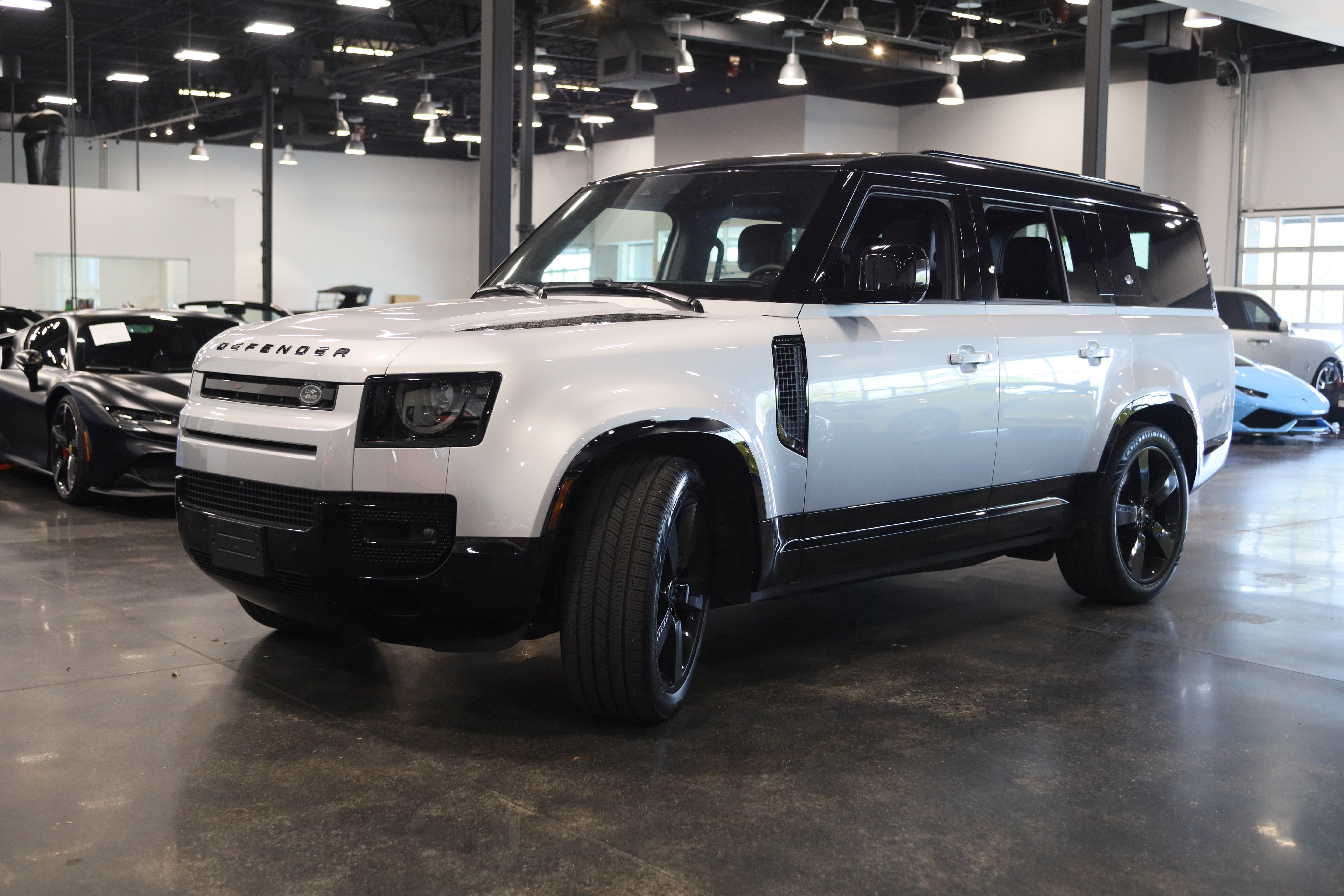 2024 Land Rover Defender X-Dynamic SE