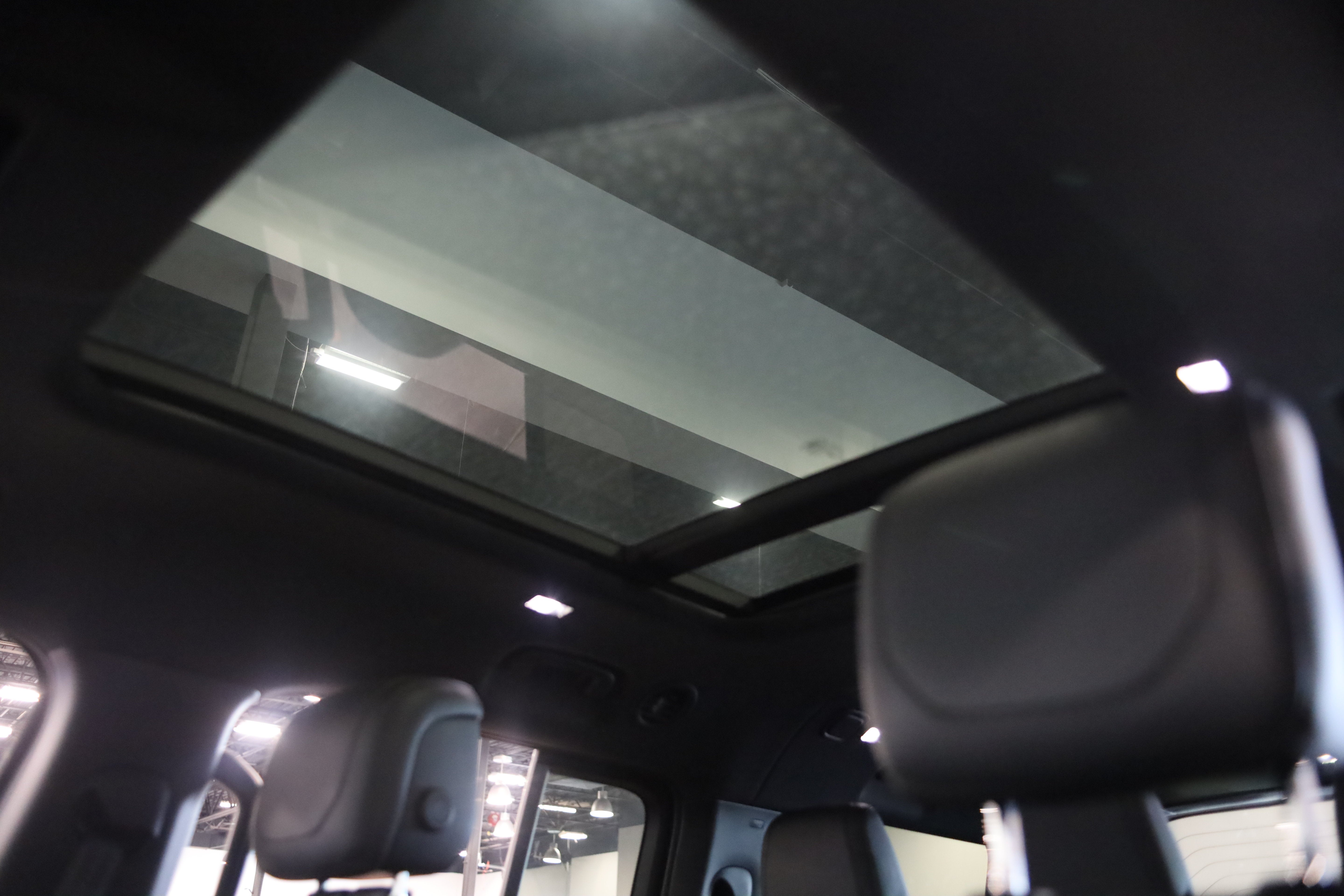 2024 Land Rover Defender X-Dynamic SE