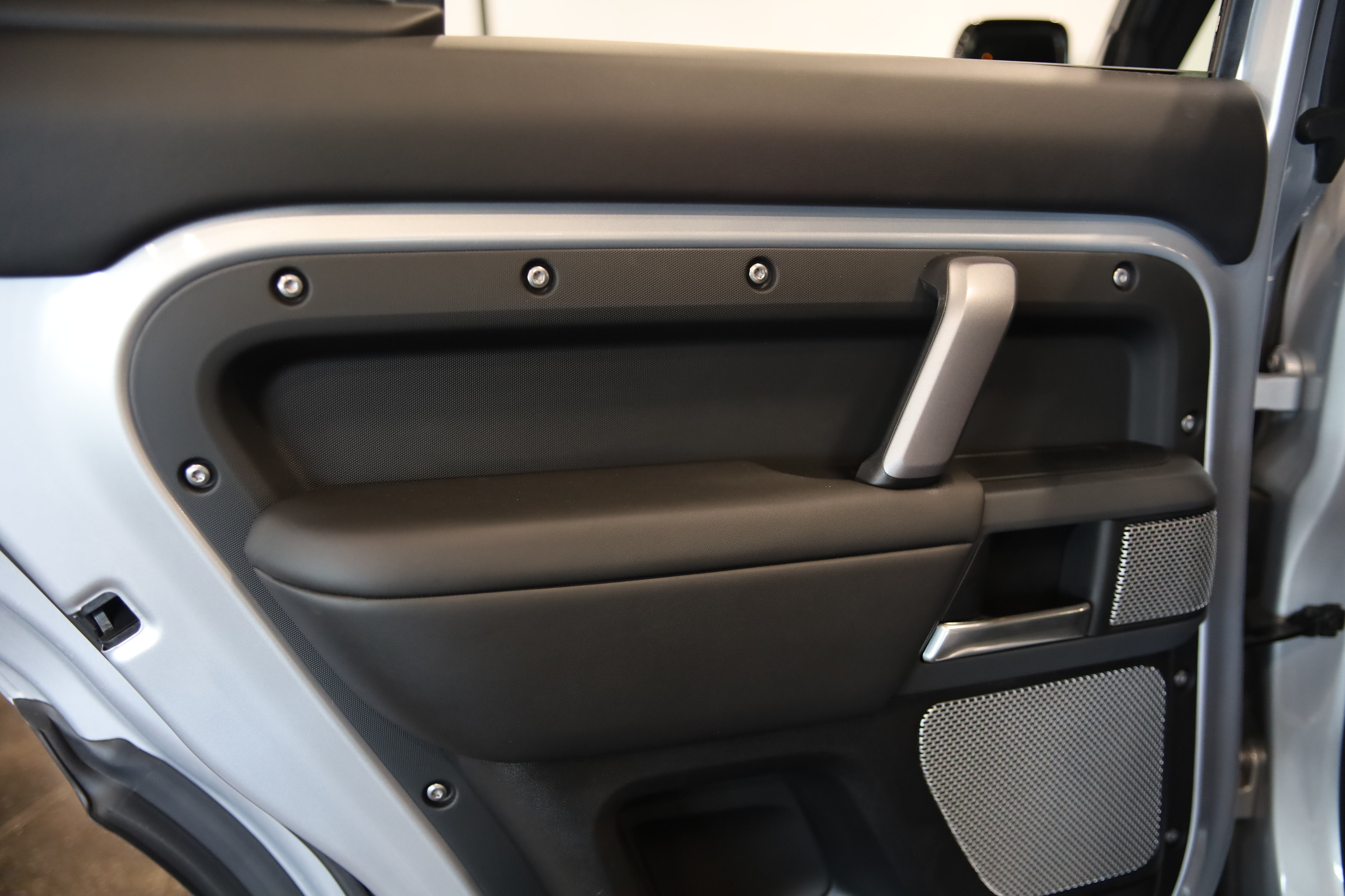 2024 Land Rover Defender X-Dynamic SE