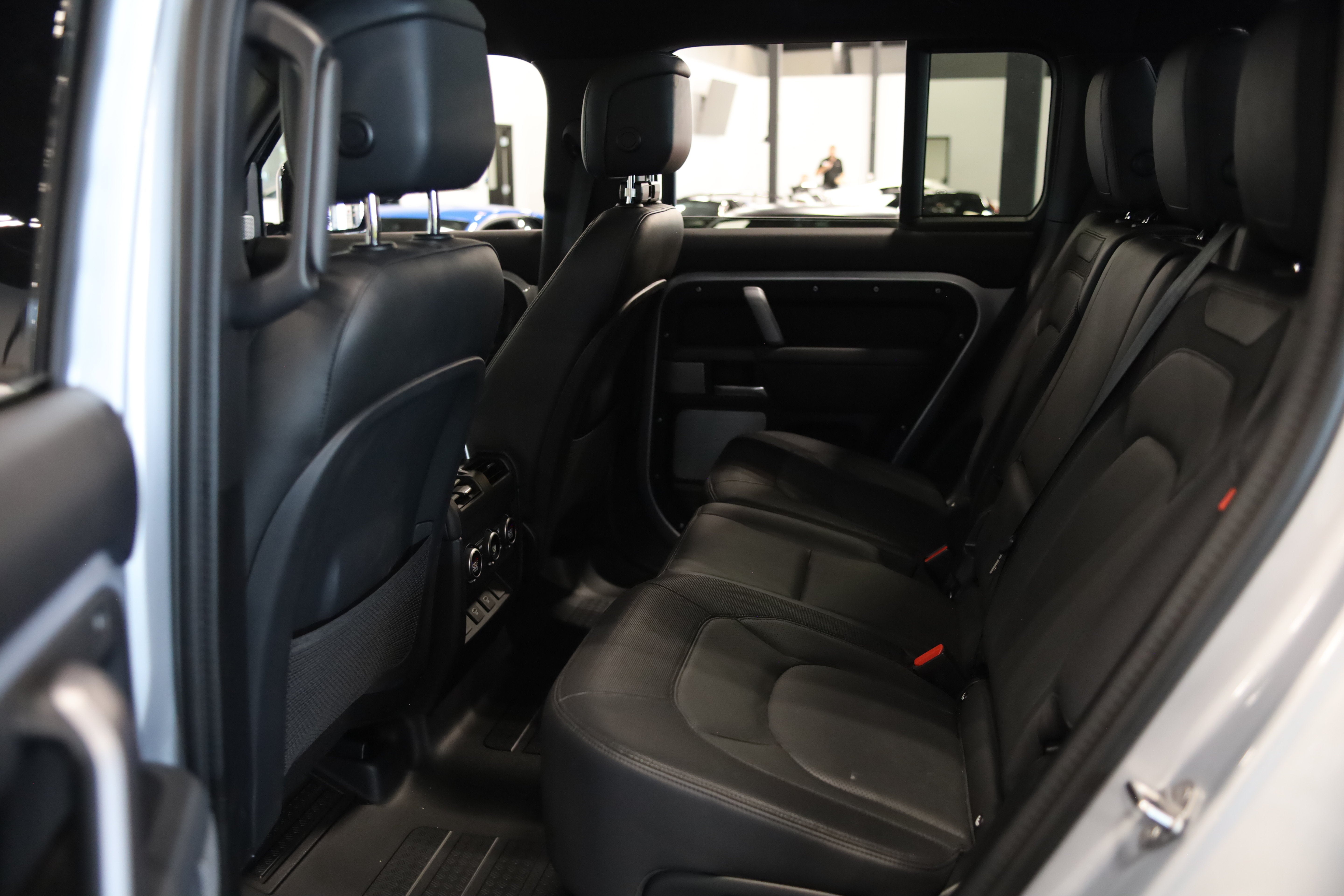 2024 Land Rover Defender X-Dynamic SE