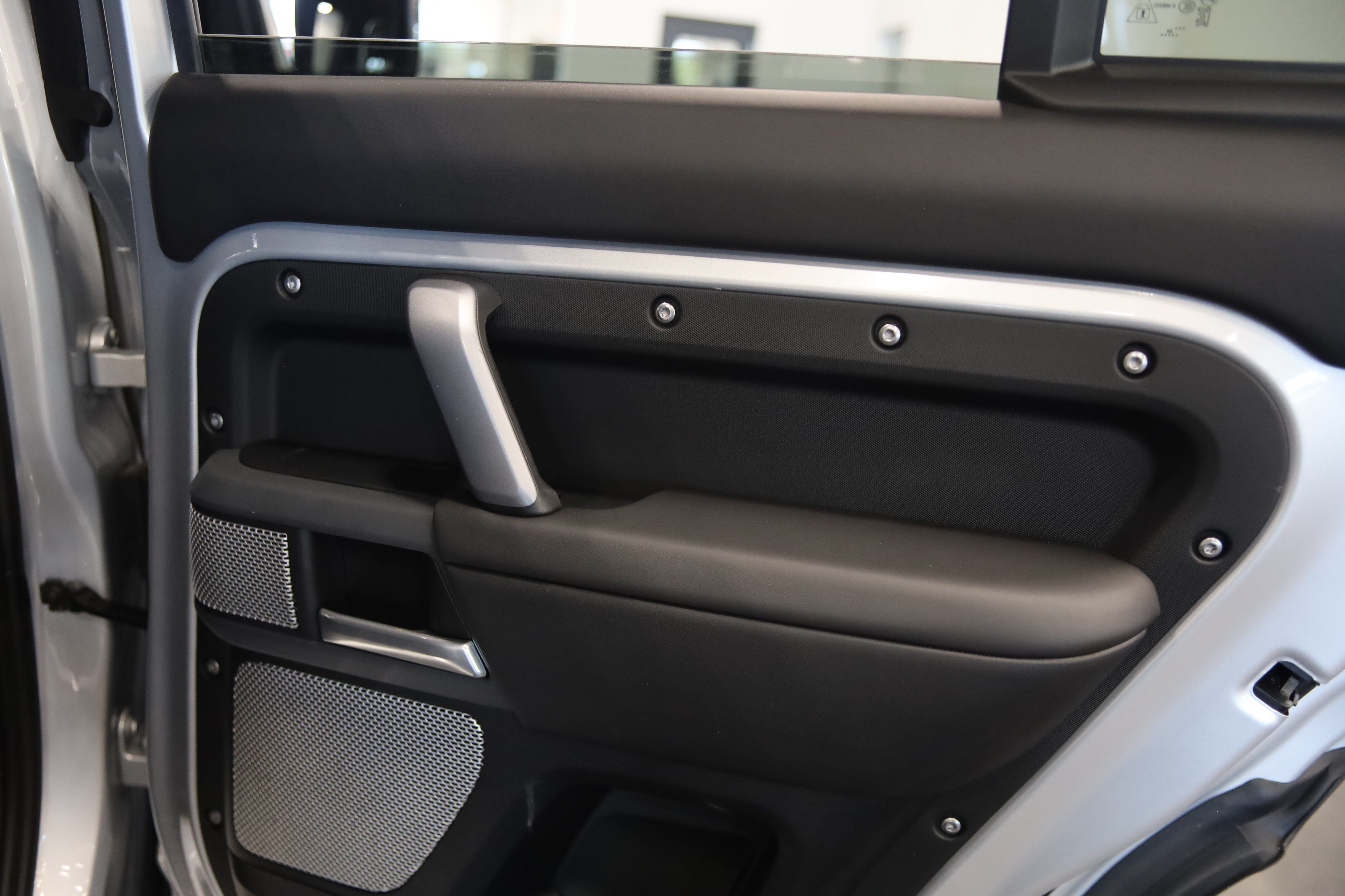 2024 Land Rover Defender X-Dynamic SE