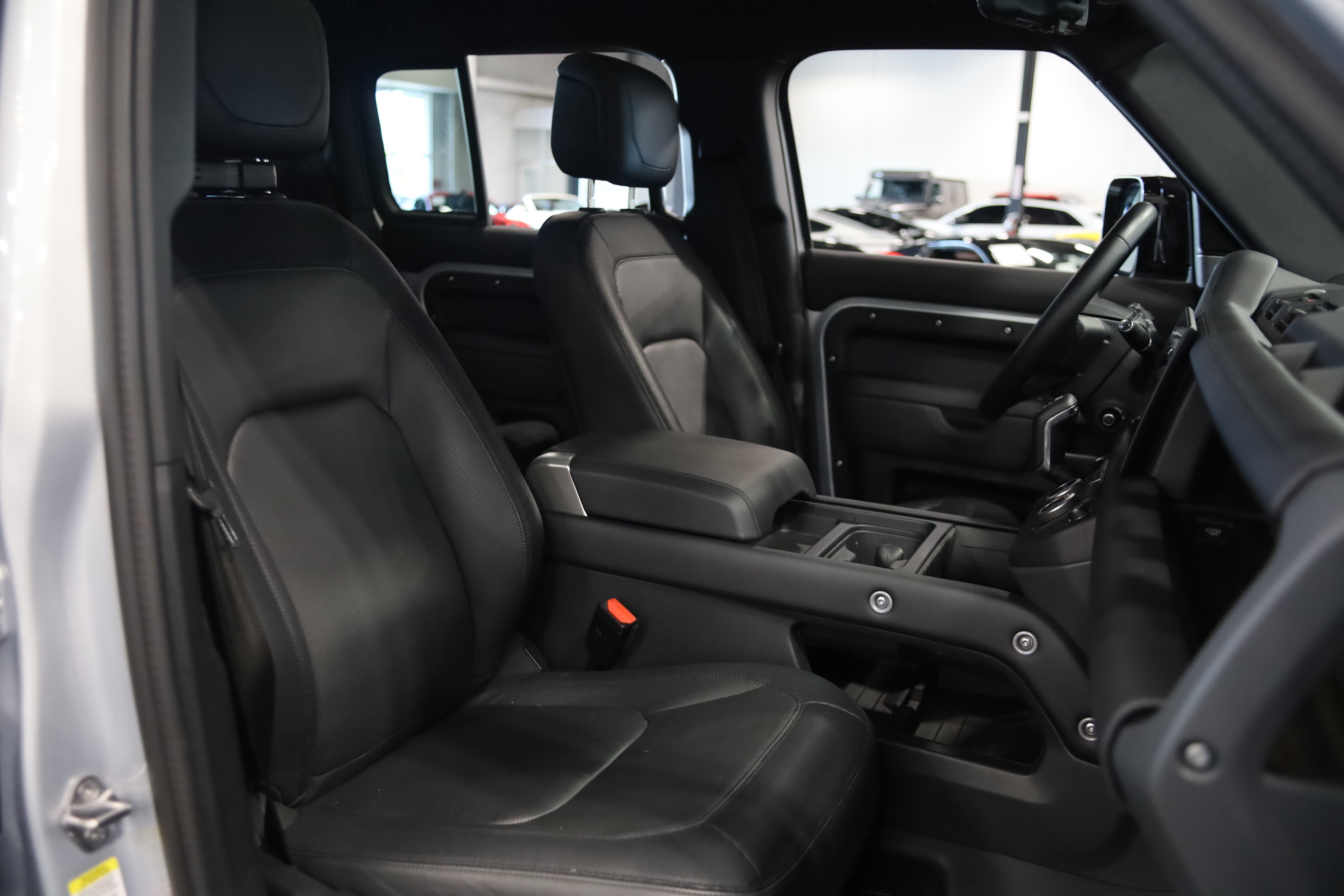 2024 Land Rover Defender X-Dynamic SE