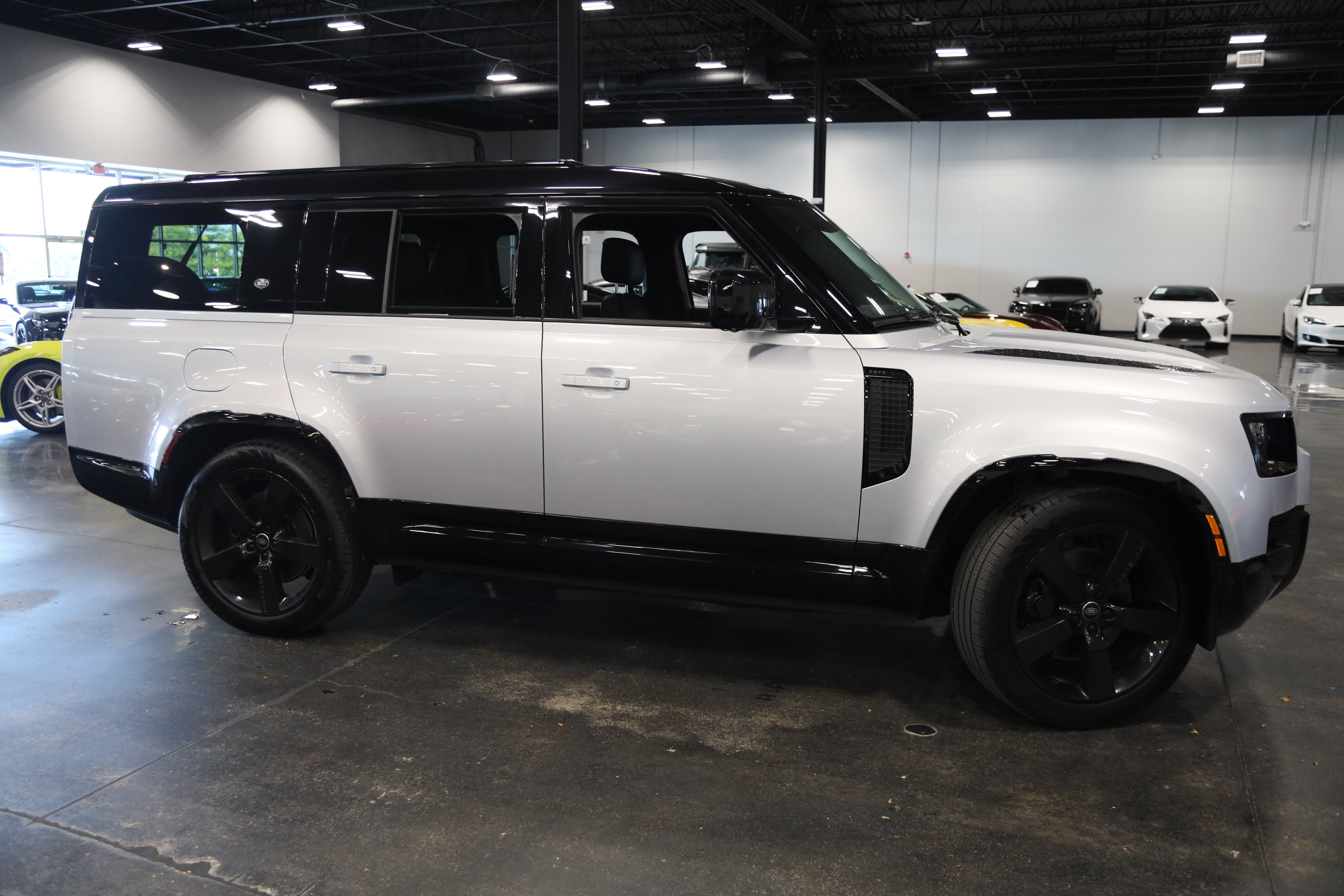 2024 Land Rover Defender X-Dynamic SE