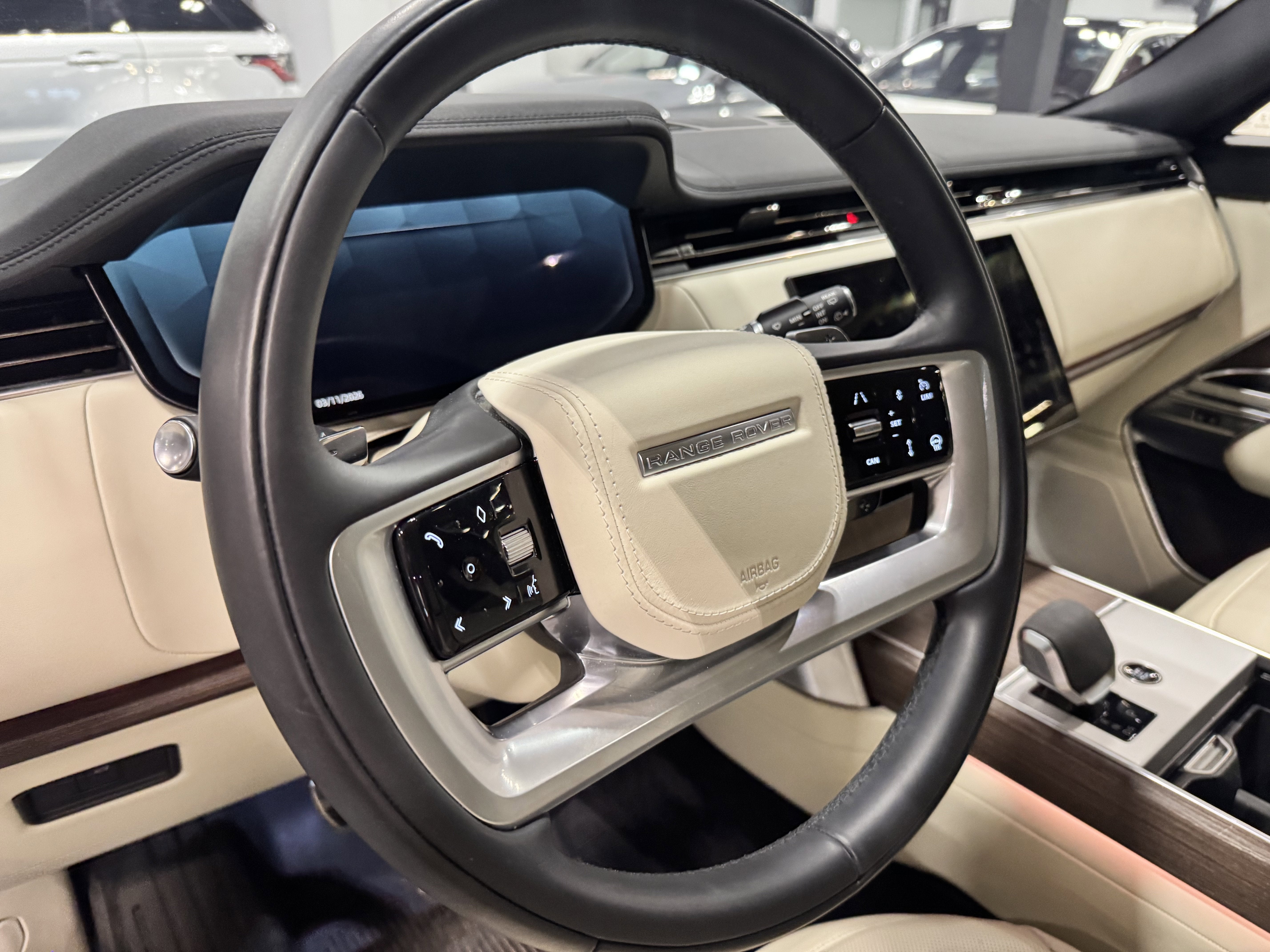 2025 Land Rover Range Rover SE