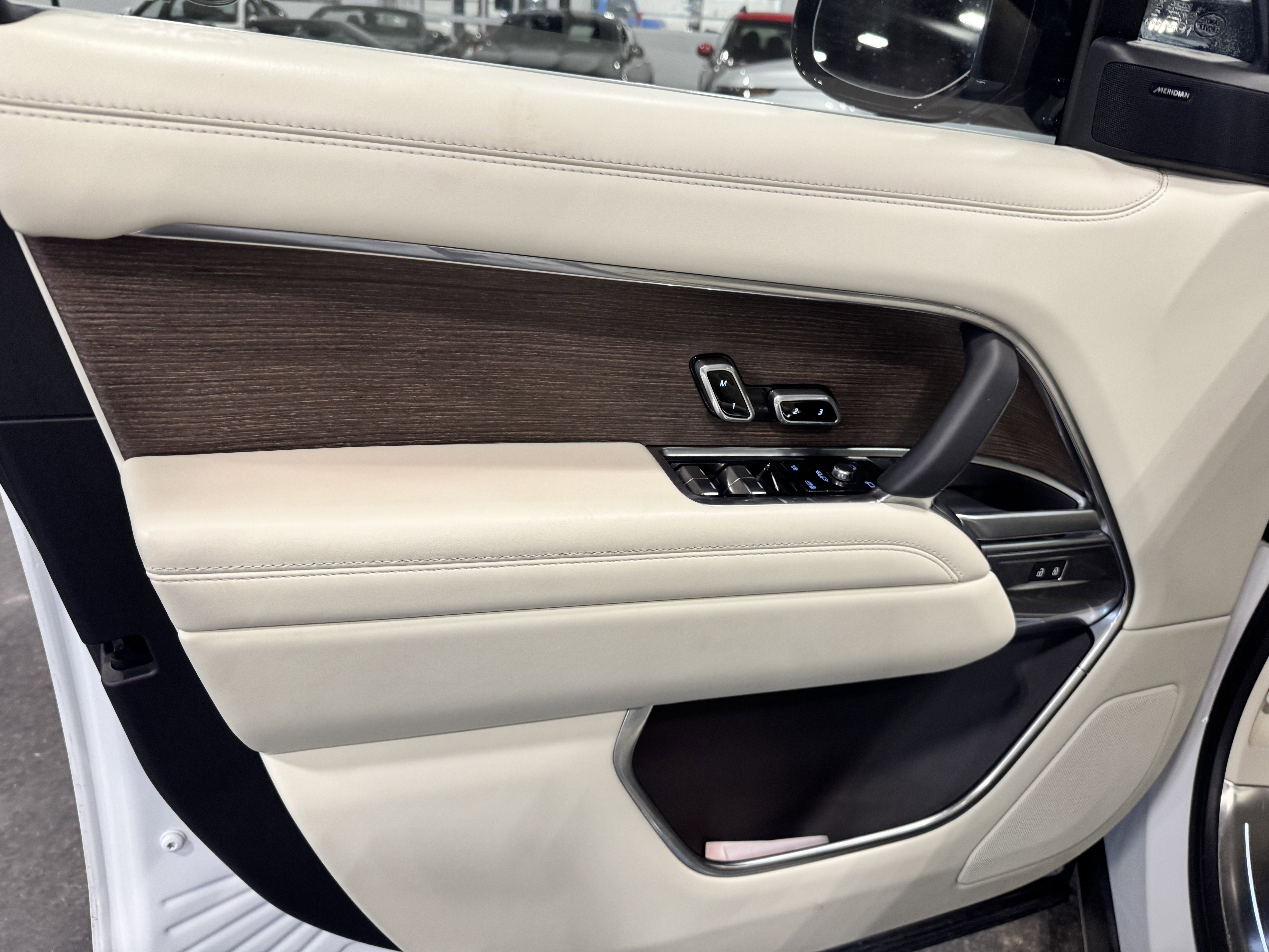 2025 Land Rover Range Rover SE