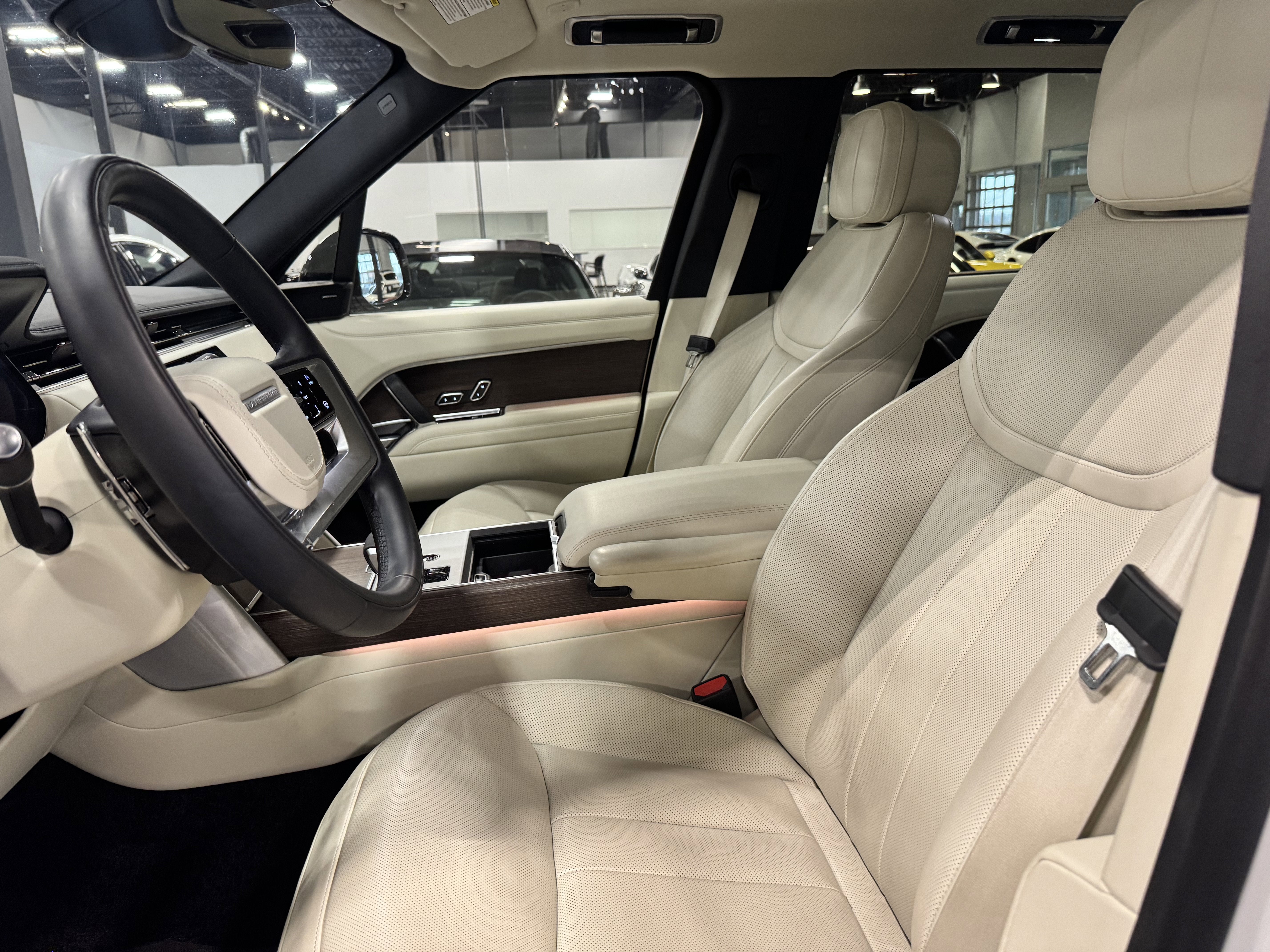 2025 Land Rover Range Rover SE