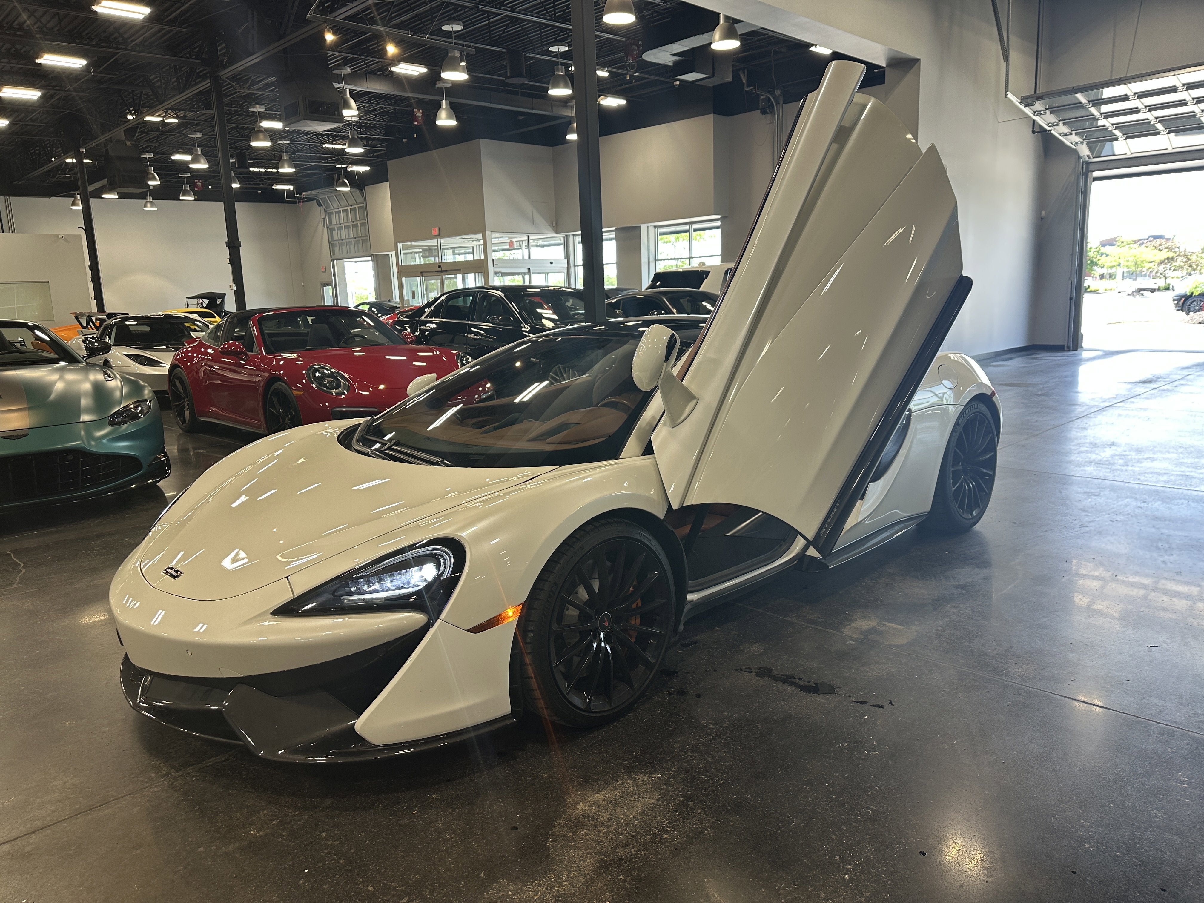 2017 McLaren 570GT Base