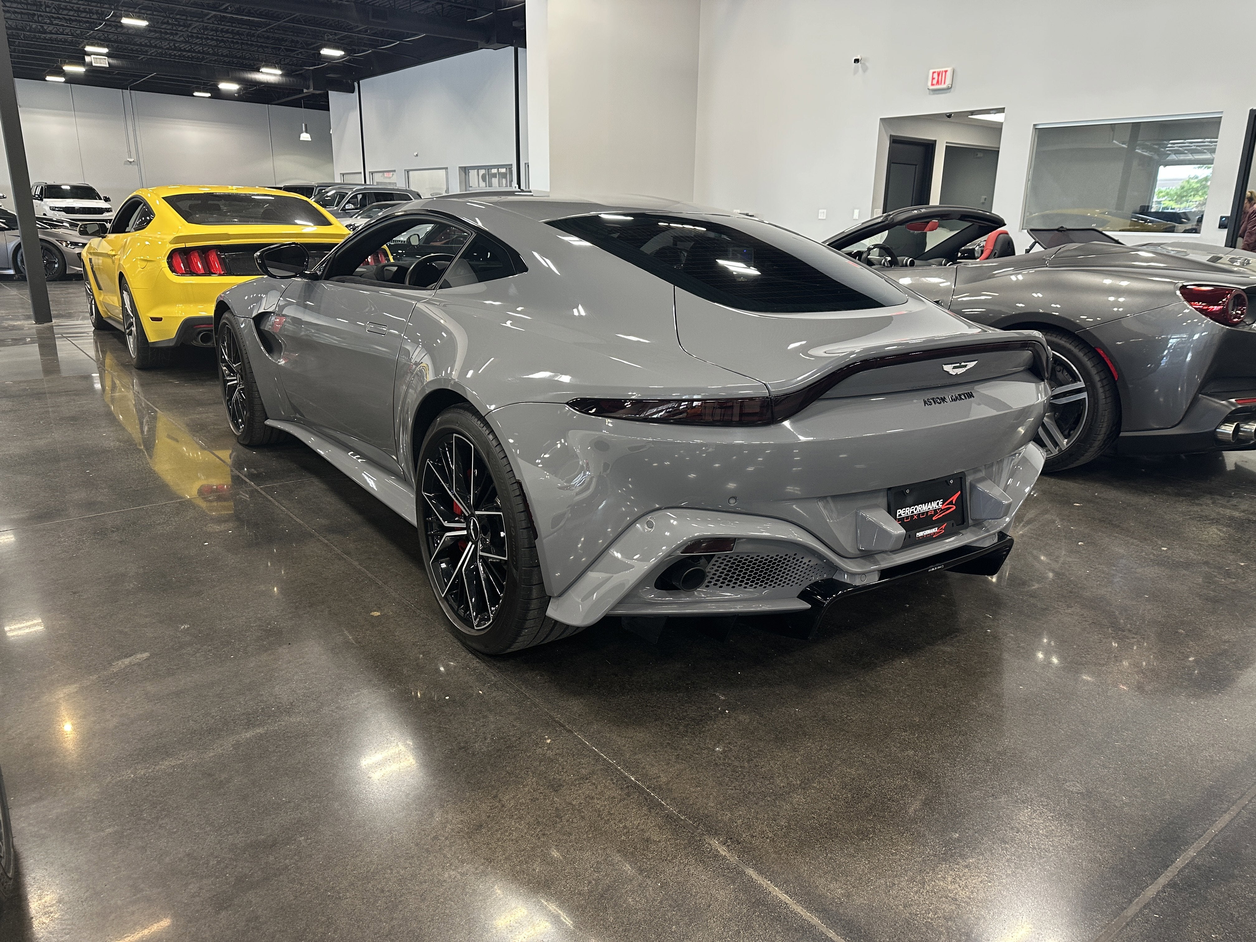 2021 Aston Martin Vantage Base