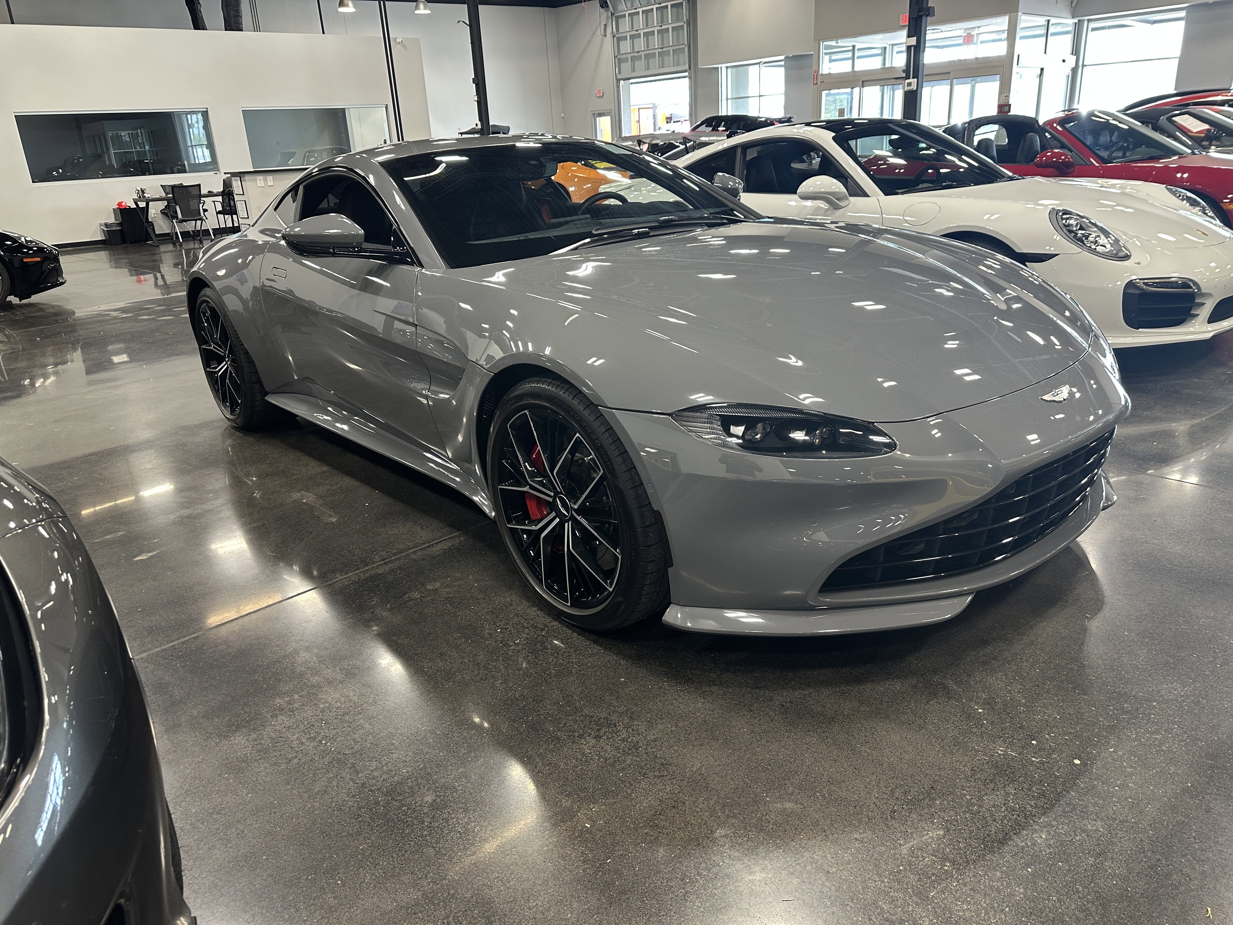2021 Aston Martin Vantage Base