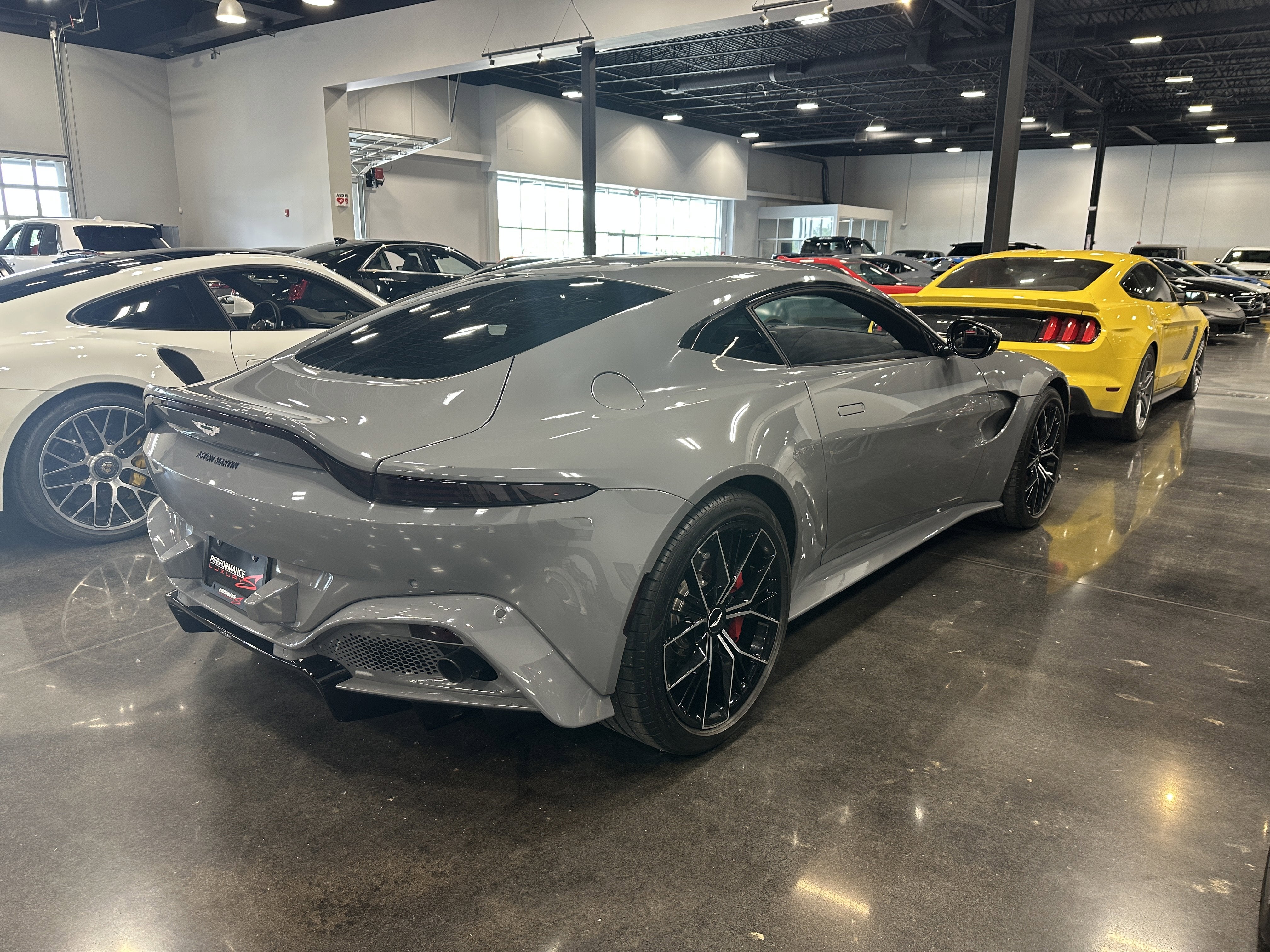 2021 Aston Martin Vantage Base