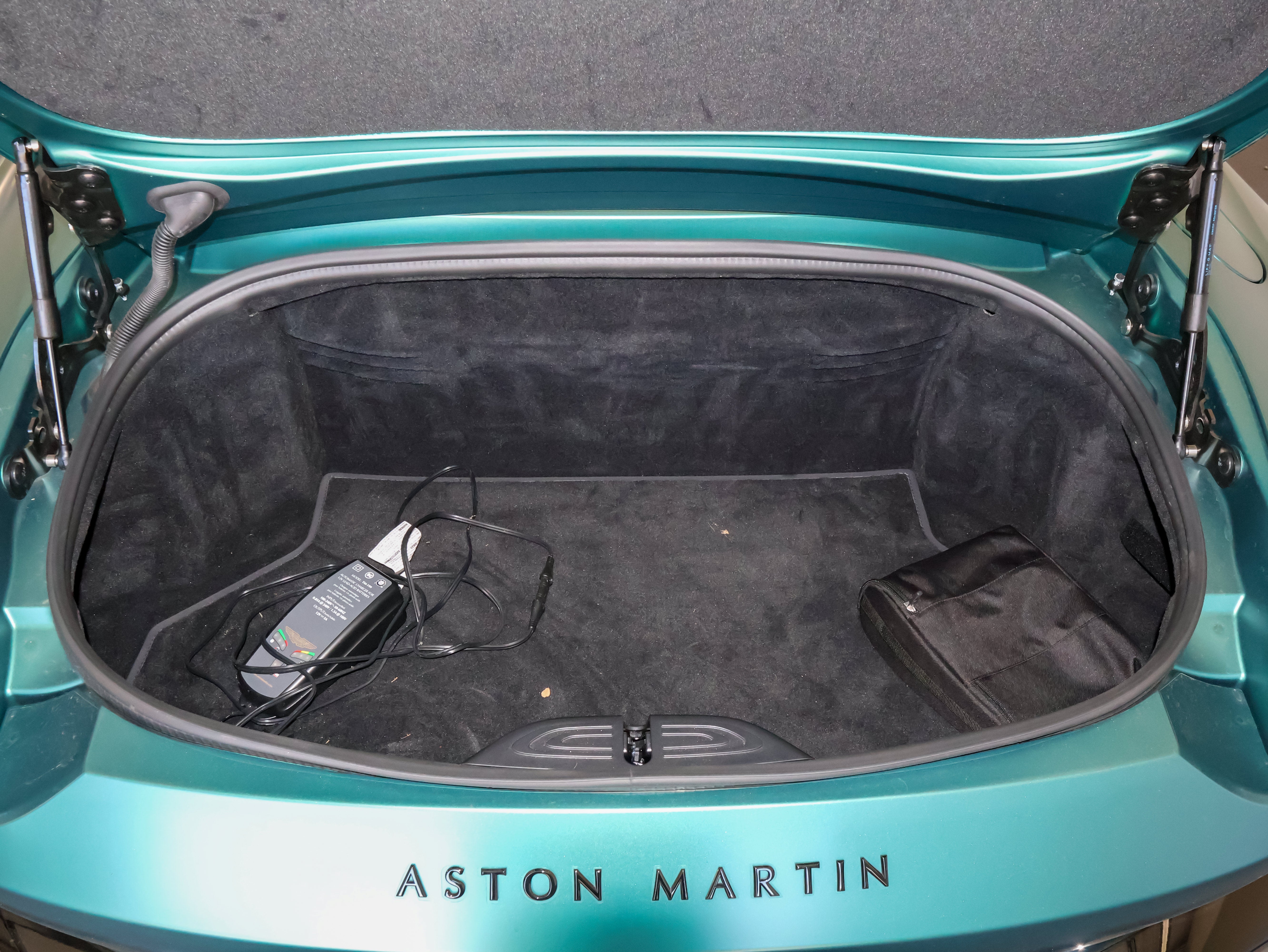 2023 Aston Martin Vantage Base