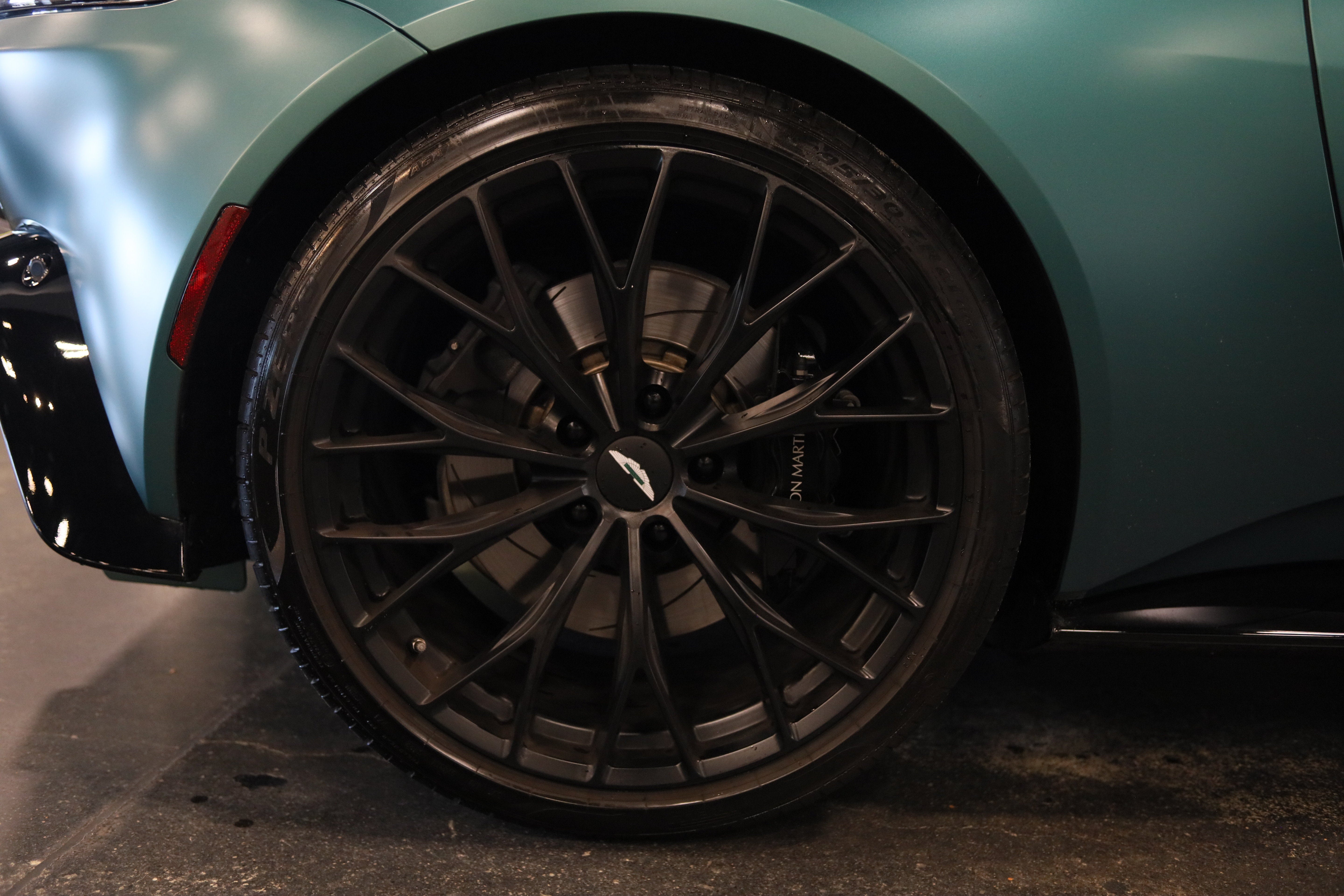 2023 Aston Martin Vantage Base