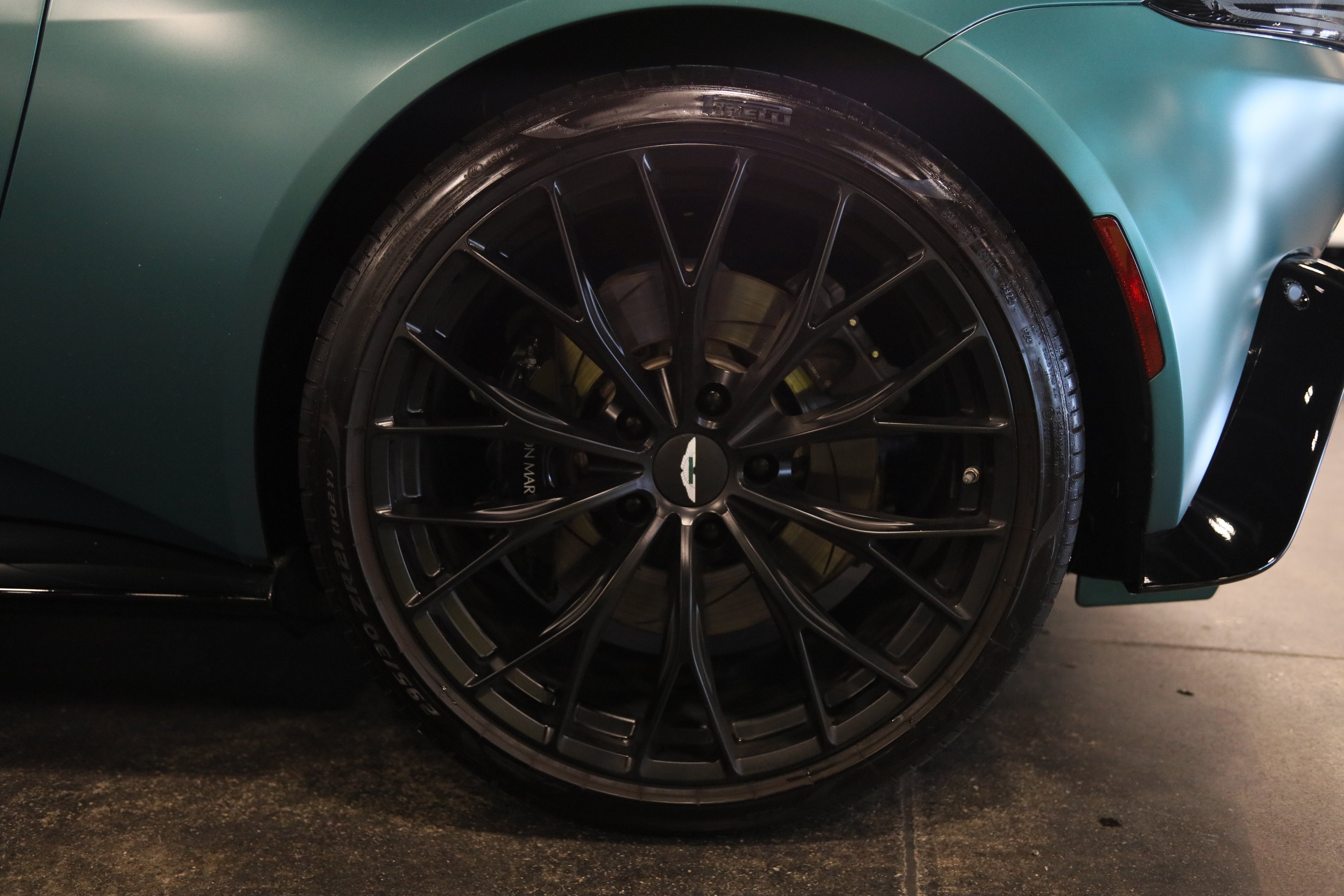 2023 Aston Martin Vantage Base