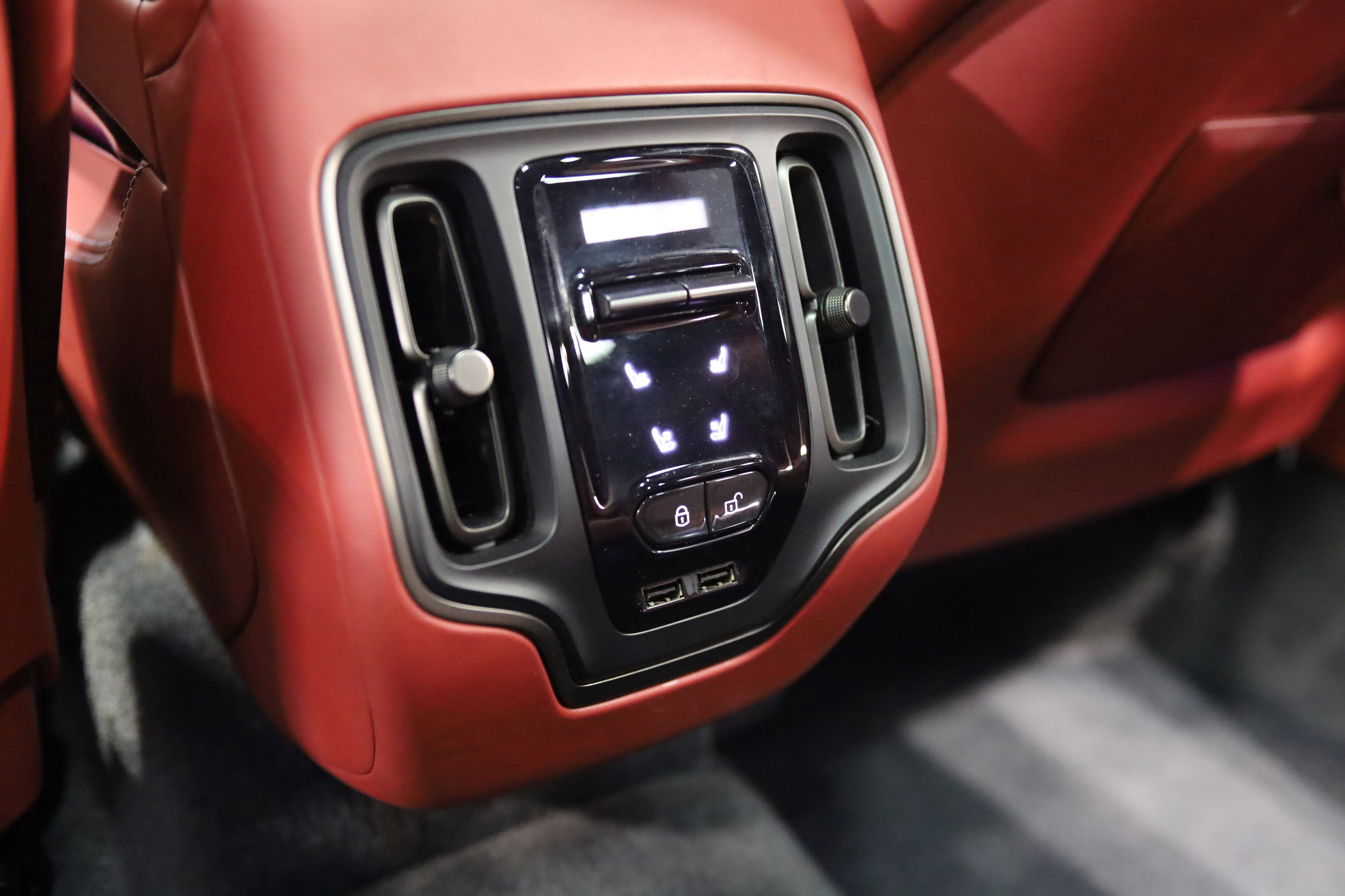 2023 Aston Martin DBX 707