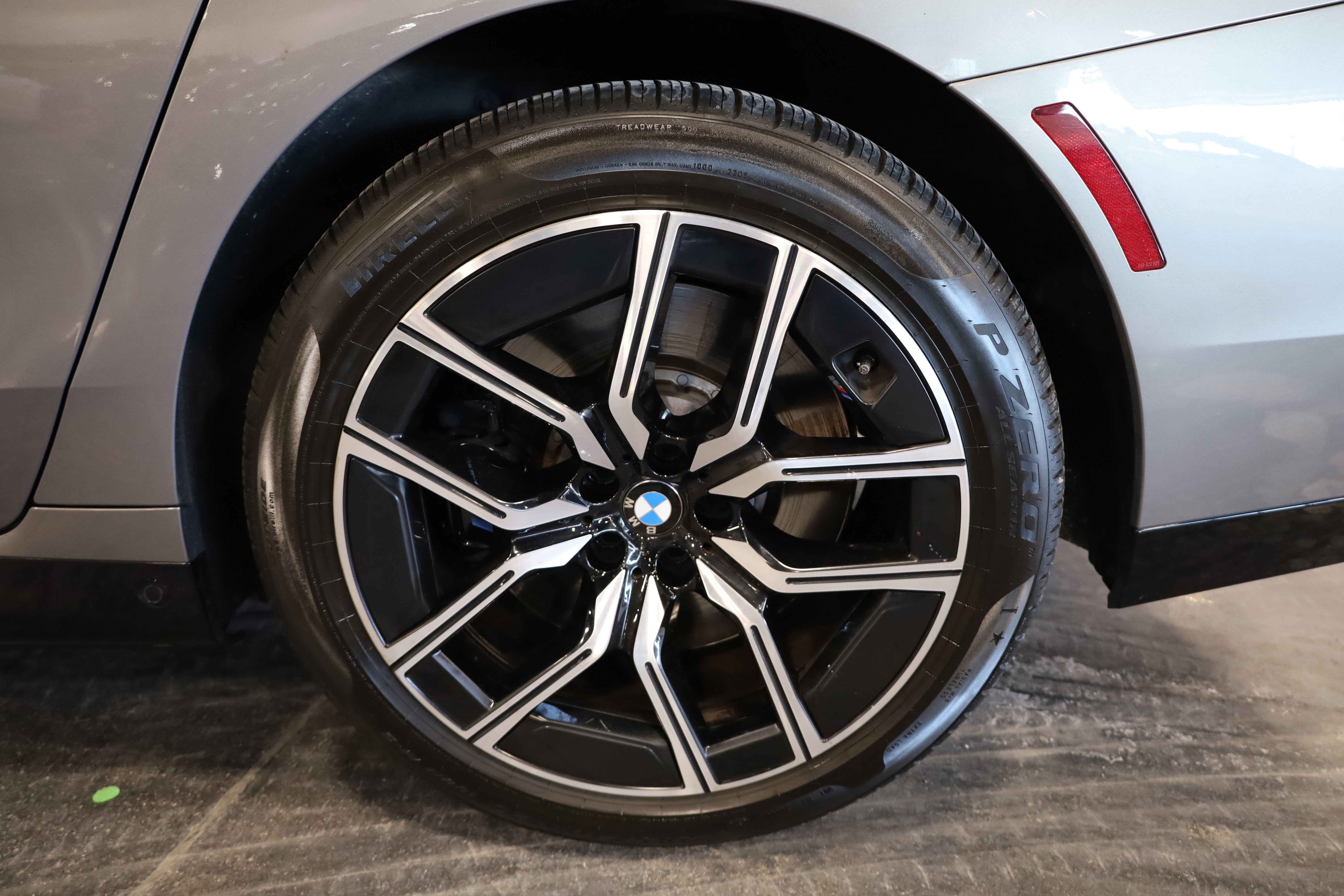 2023 BMW 7 Series 760i xDrive