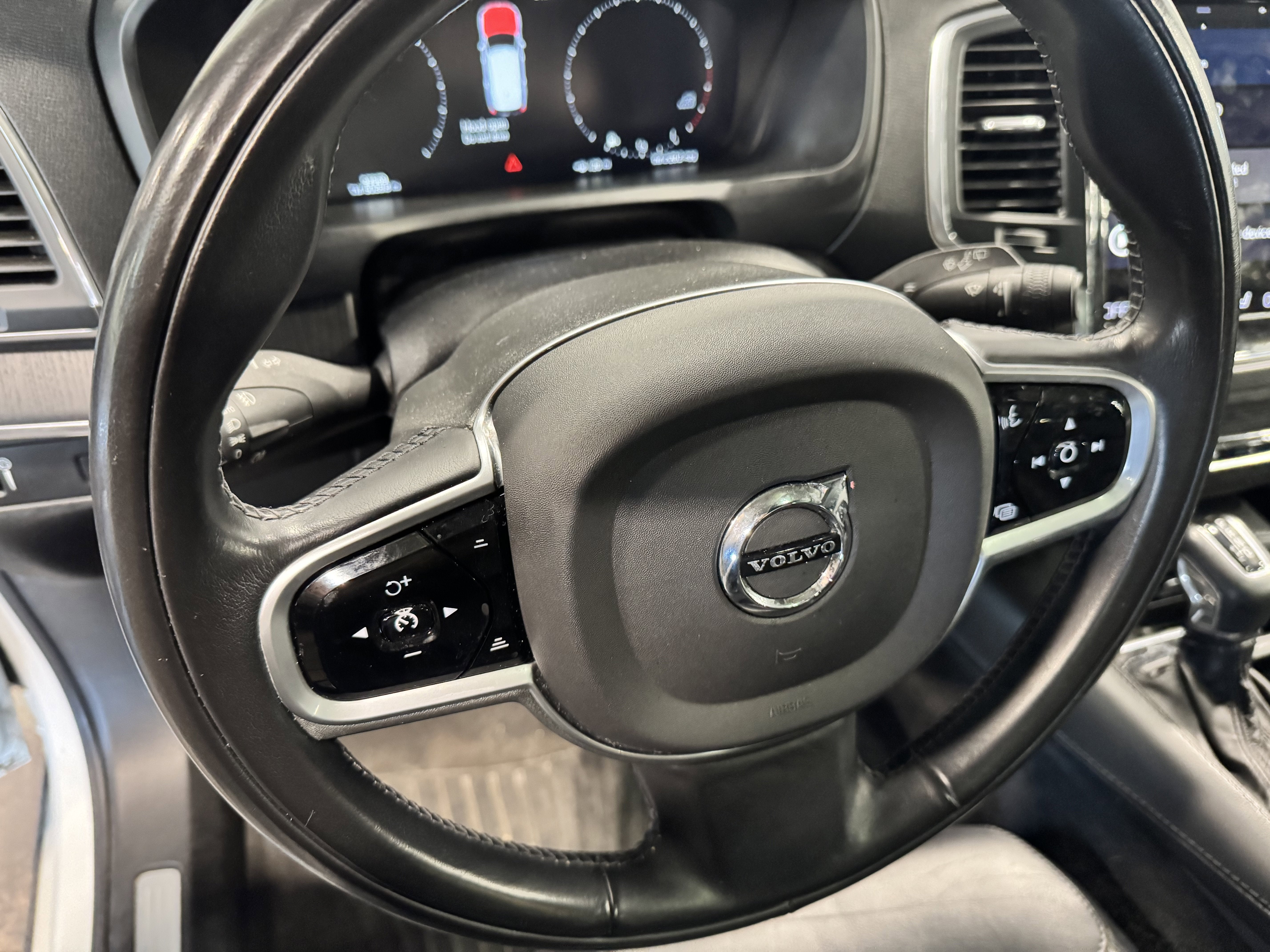 2020 Volvo XC90 Momentum