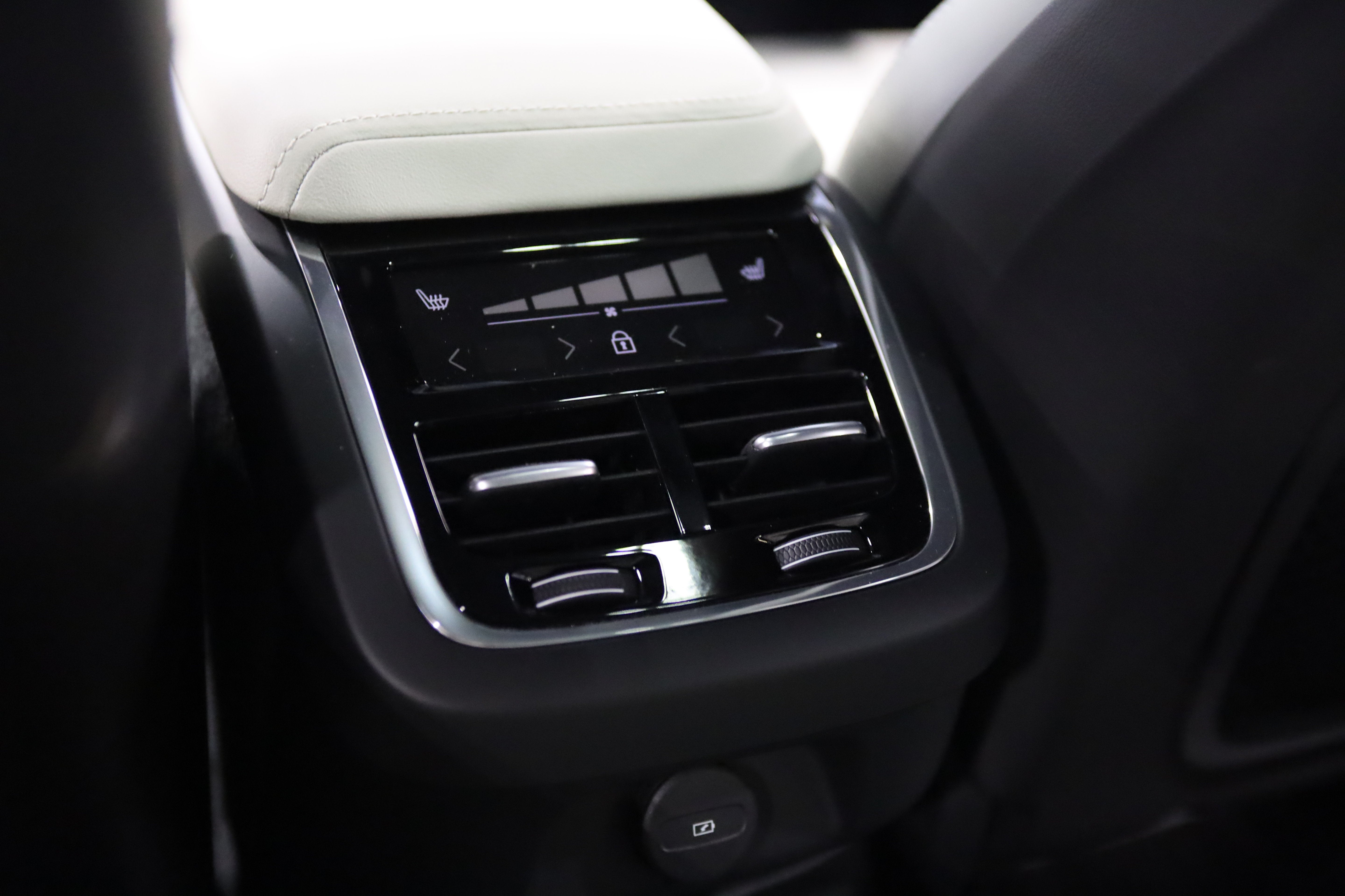 2025 Volvo V60 Cross Country Ultra