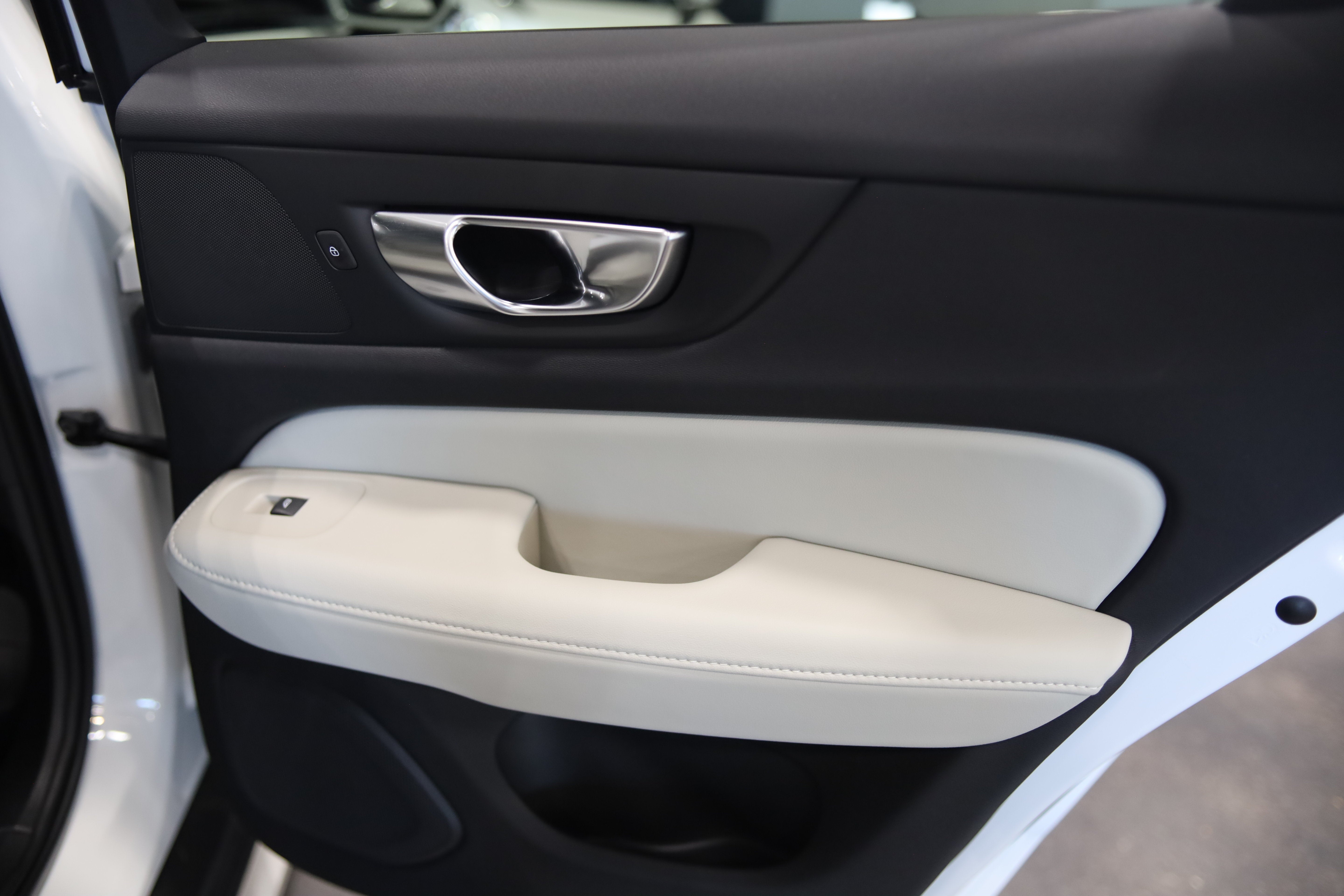 2025 Volvo V60 Cross Country Ultra